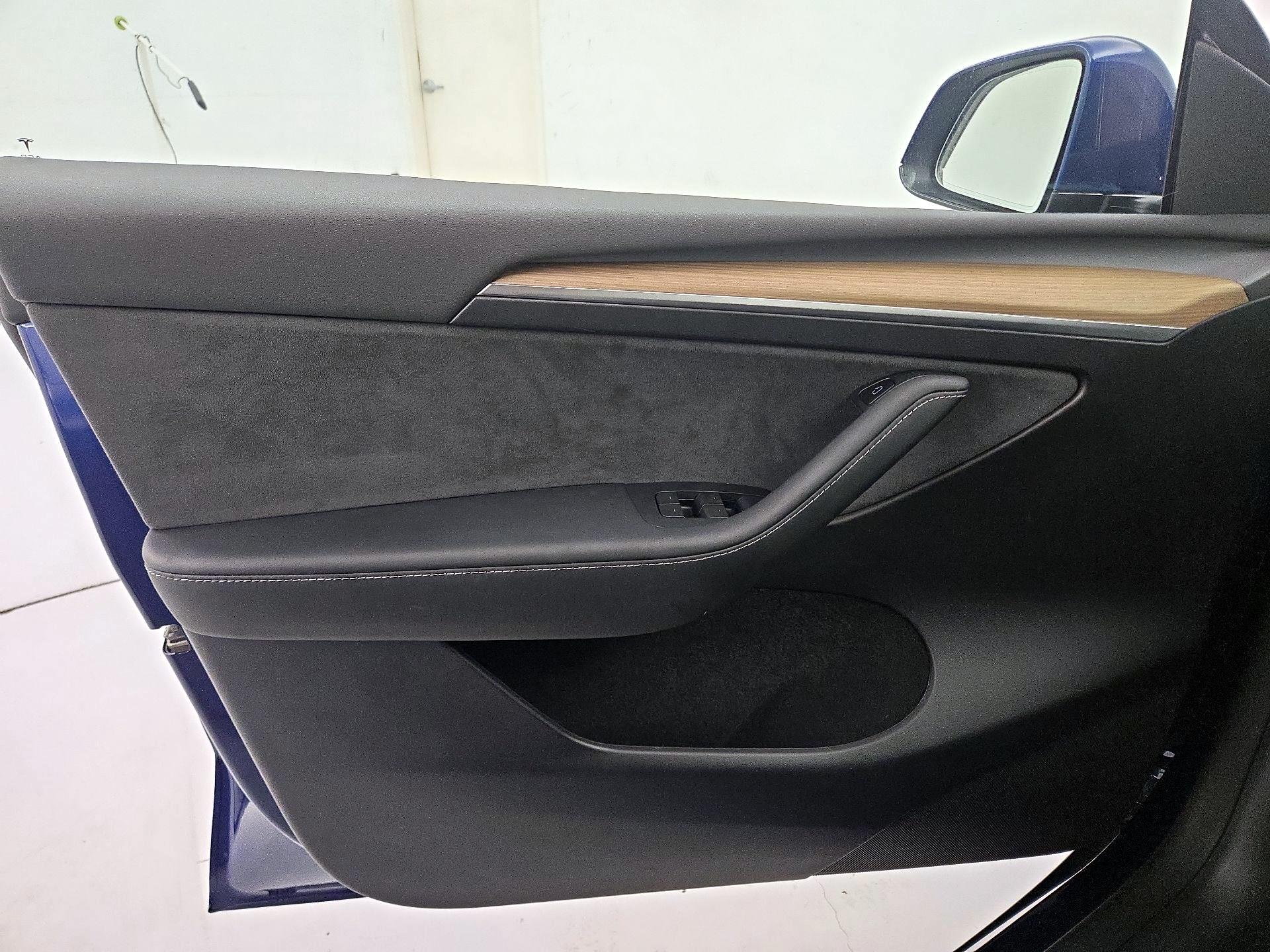 Thumbnail: 2023 Tesla Model Y - 12