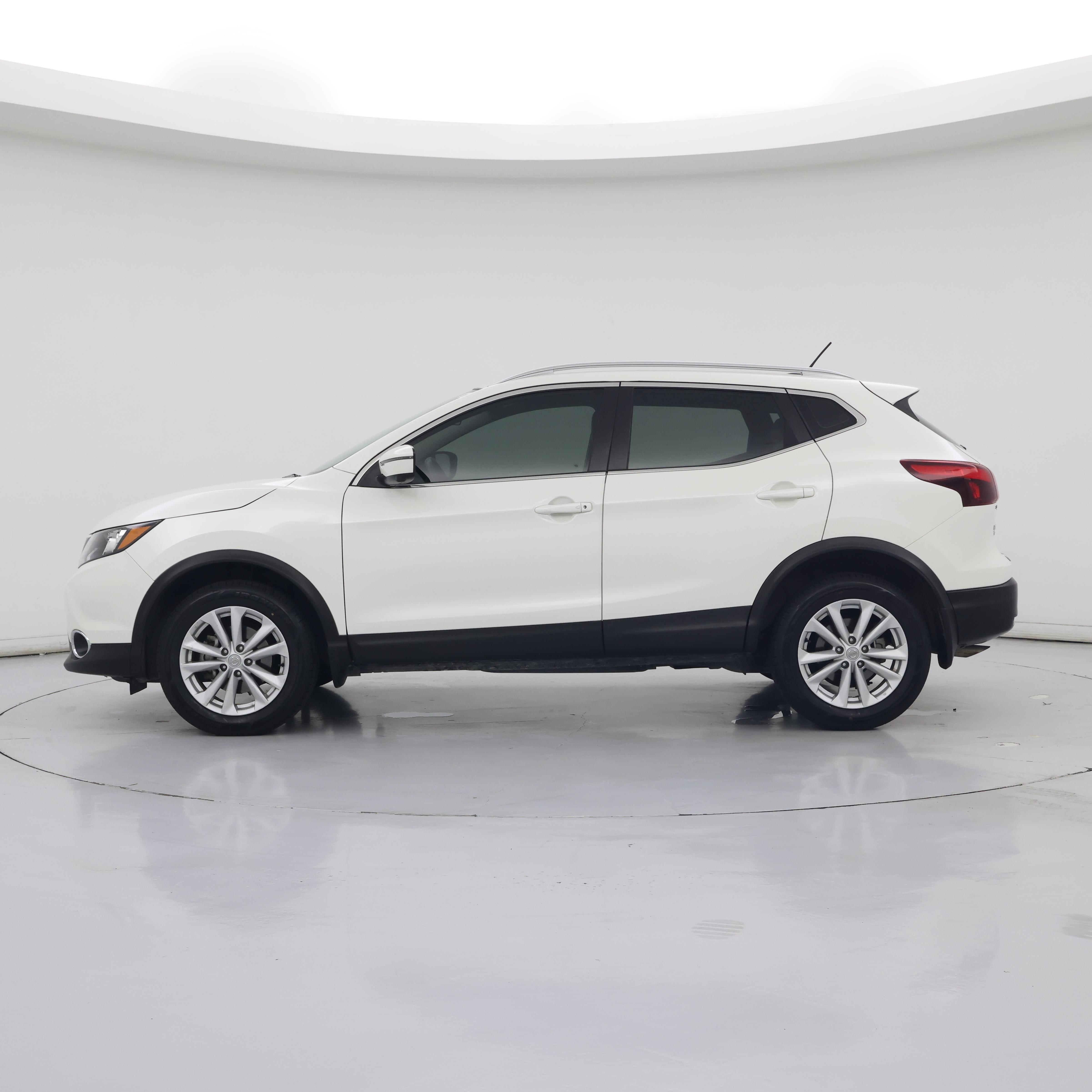 Thumbnail: 2018 Nissan Rogue Sport - 3