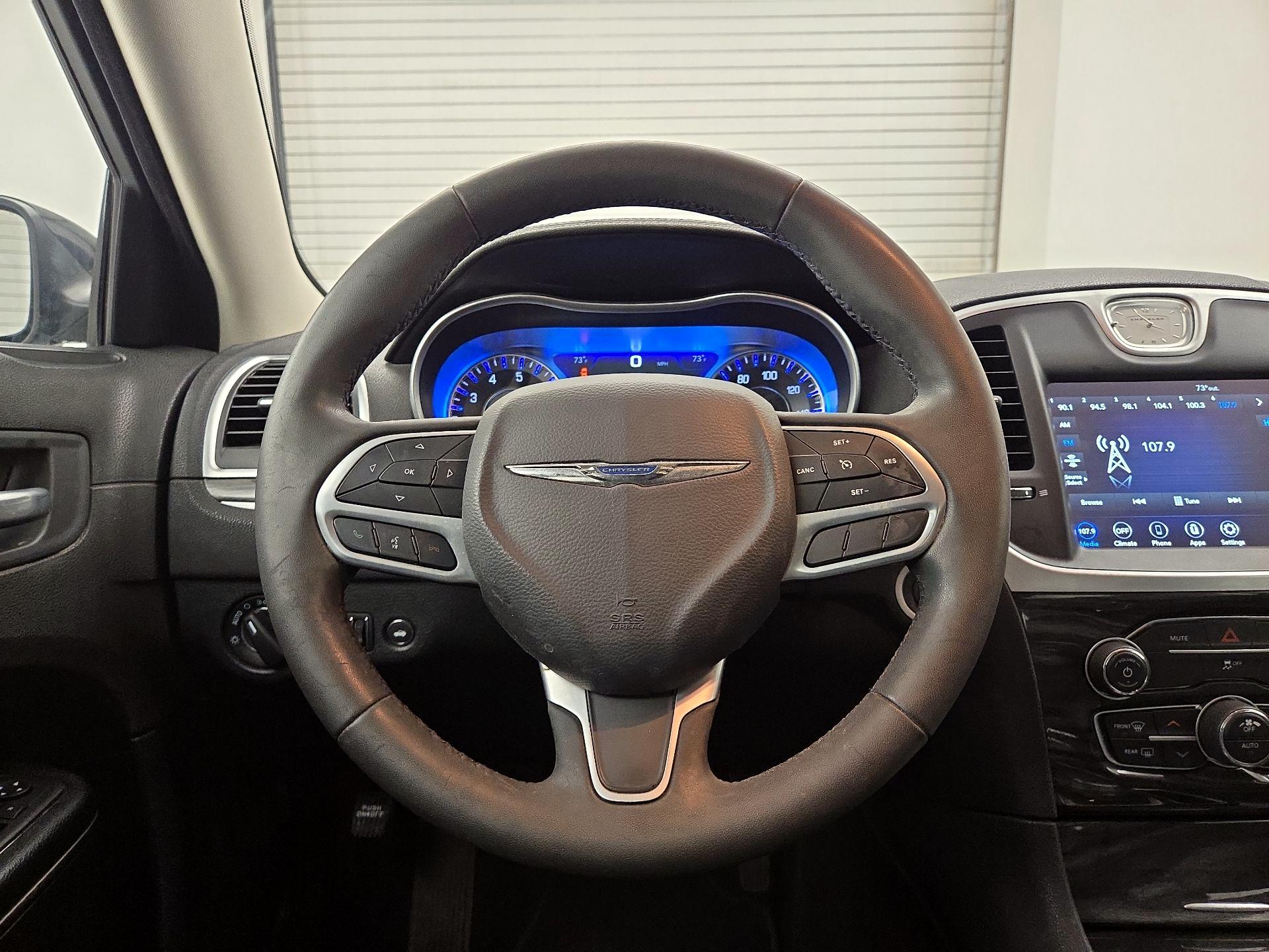 Thumbnail: 2022 Chrysler 300 - 10
