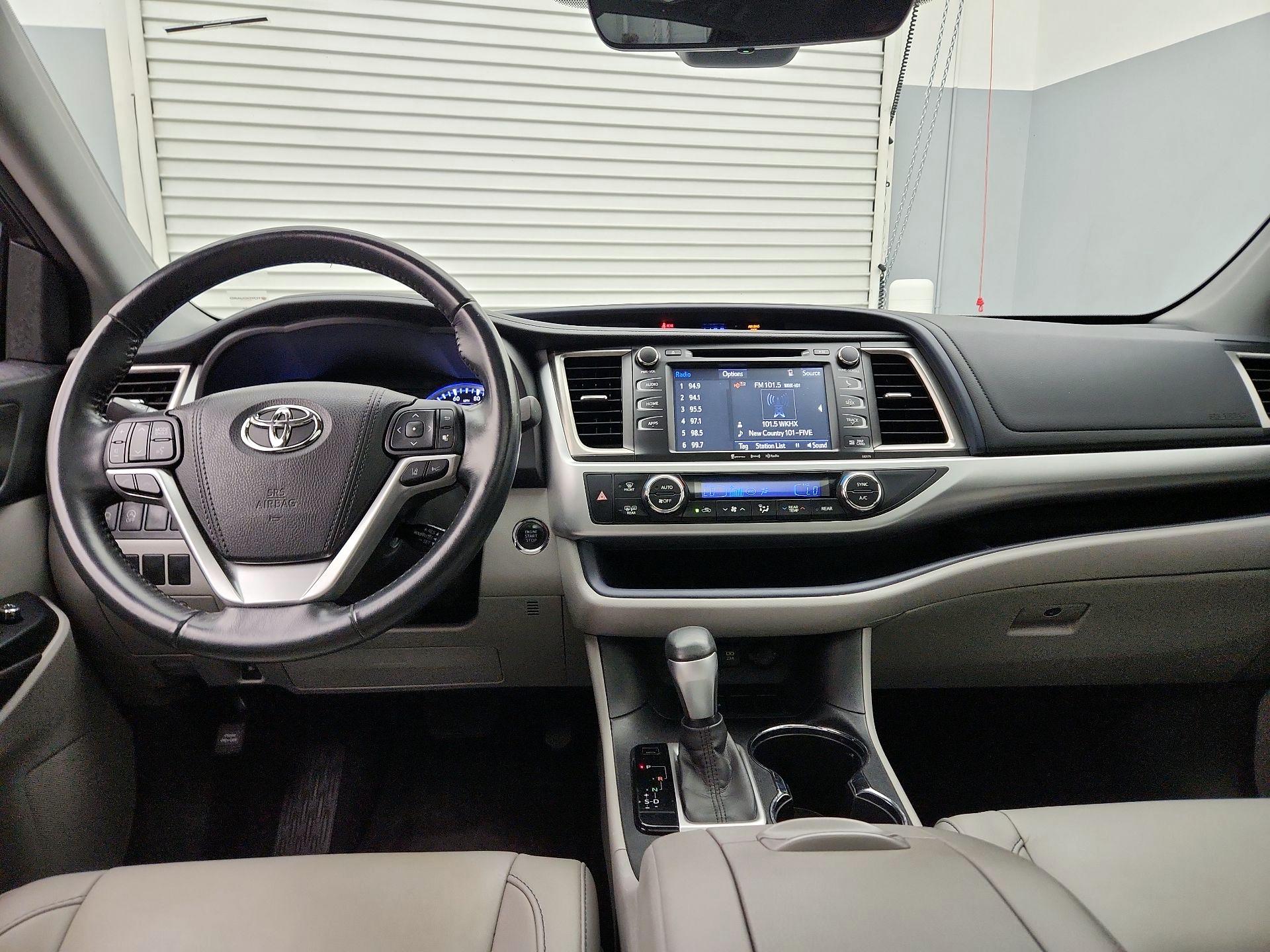 Thumbnail: 2017 Toyota Highlander - 9
