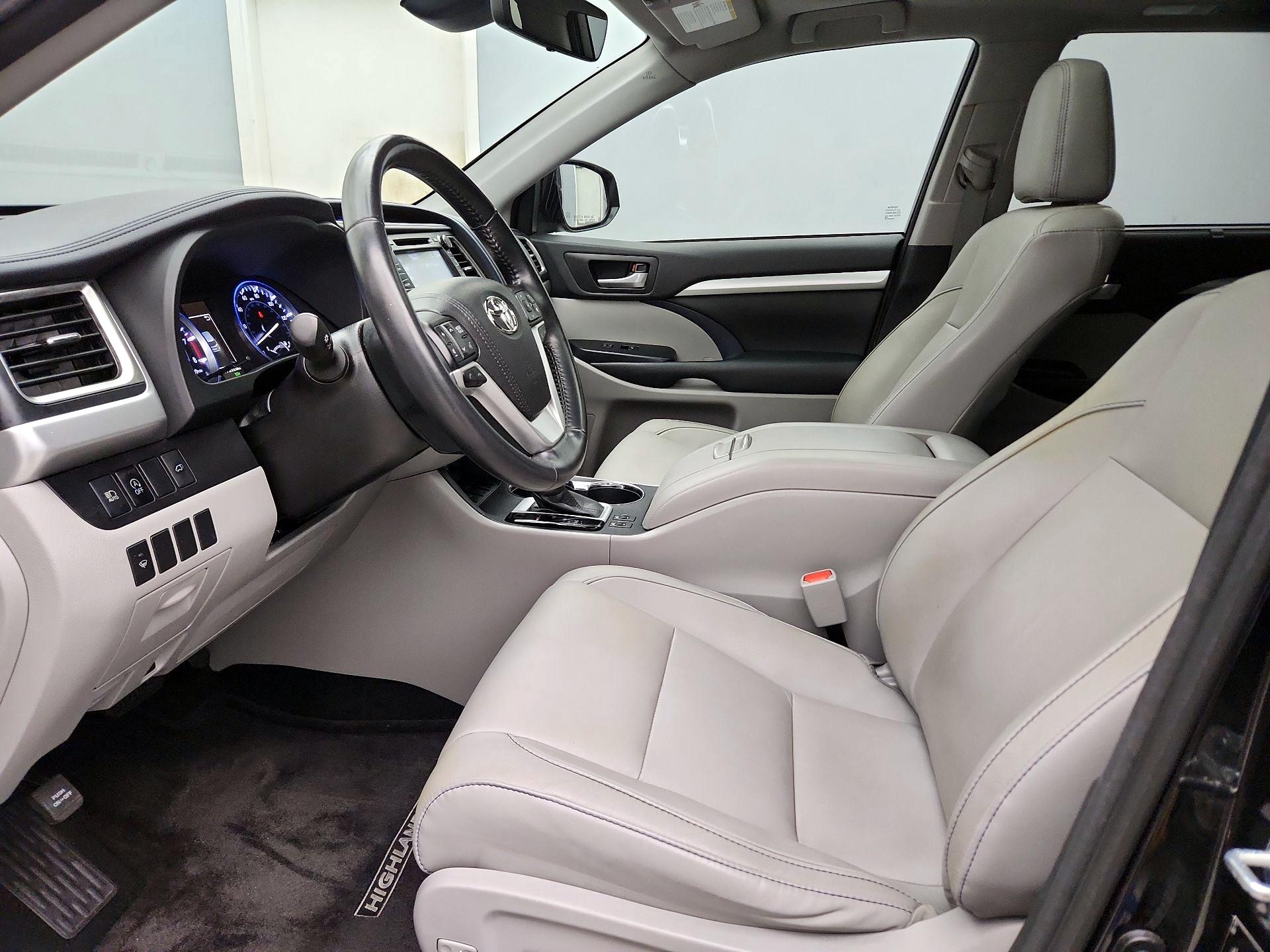 Thumbnail: 2017 Toyota Highlander - 11