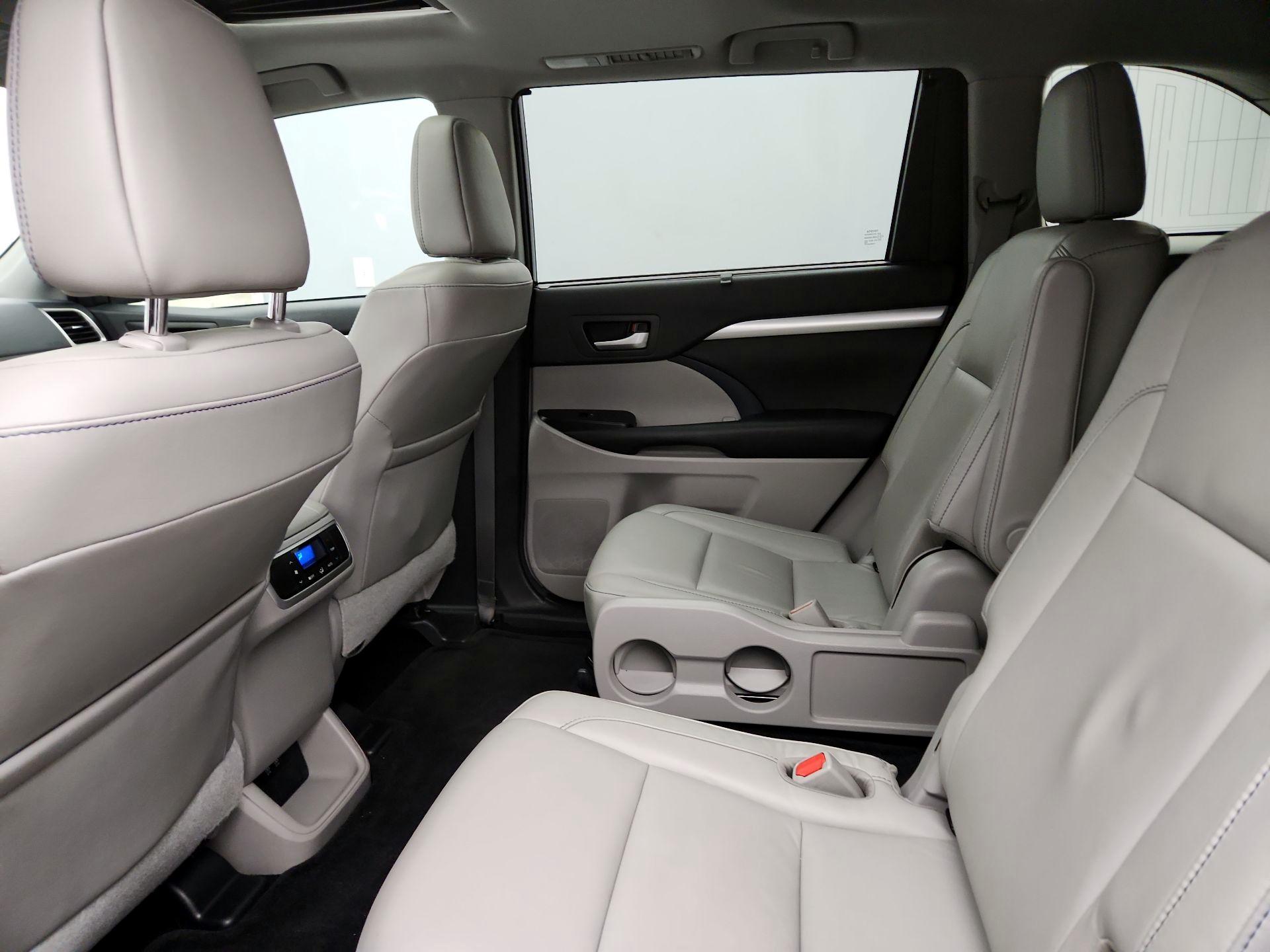 Thumbnail: 2017 Toyota Highlander - 20
