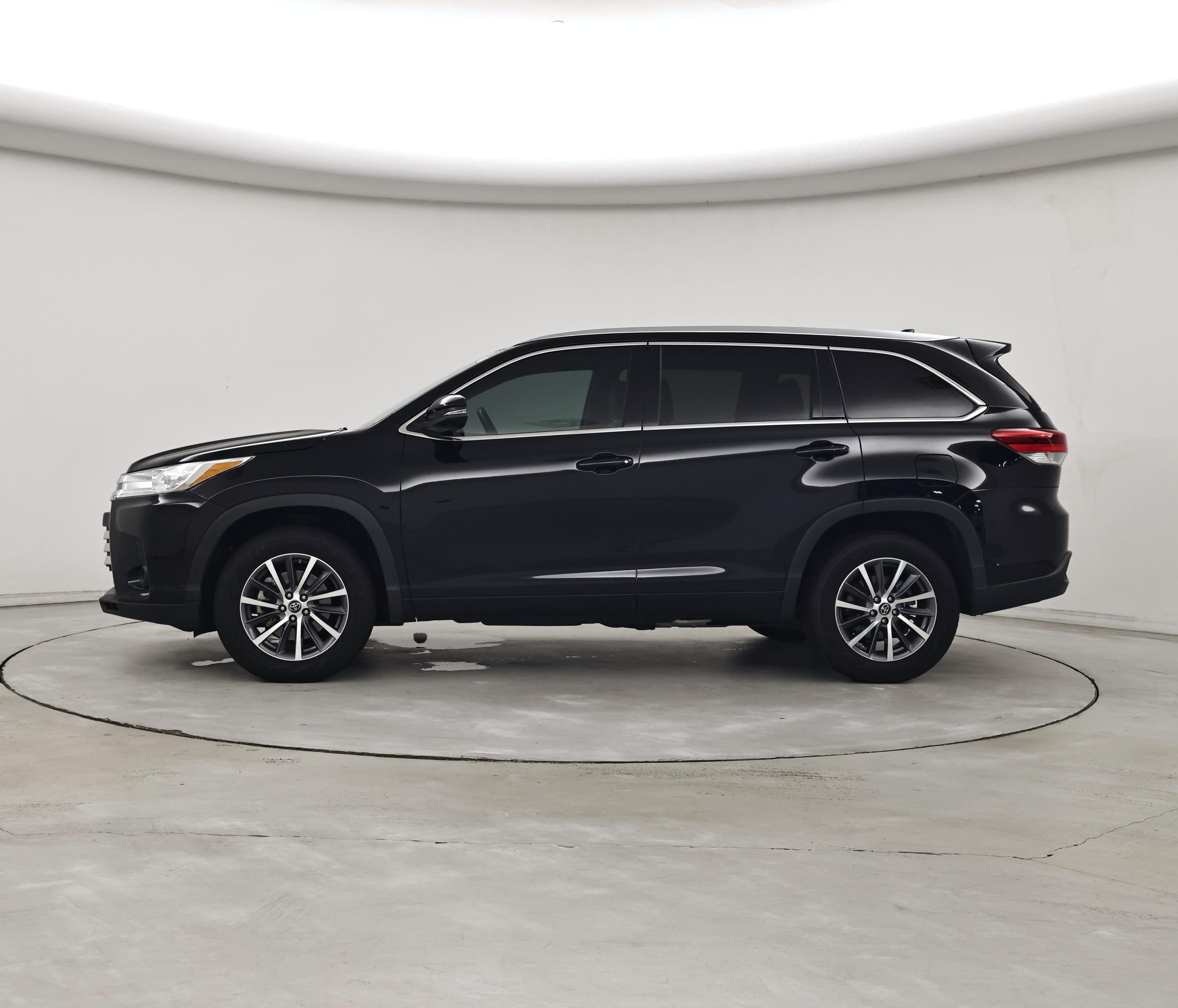 Thumbnail: 2017 Toyota Highlander - 3