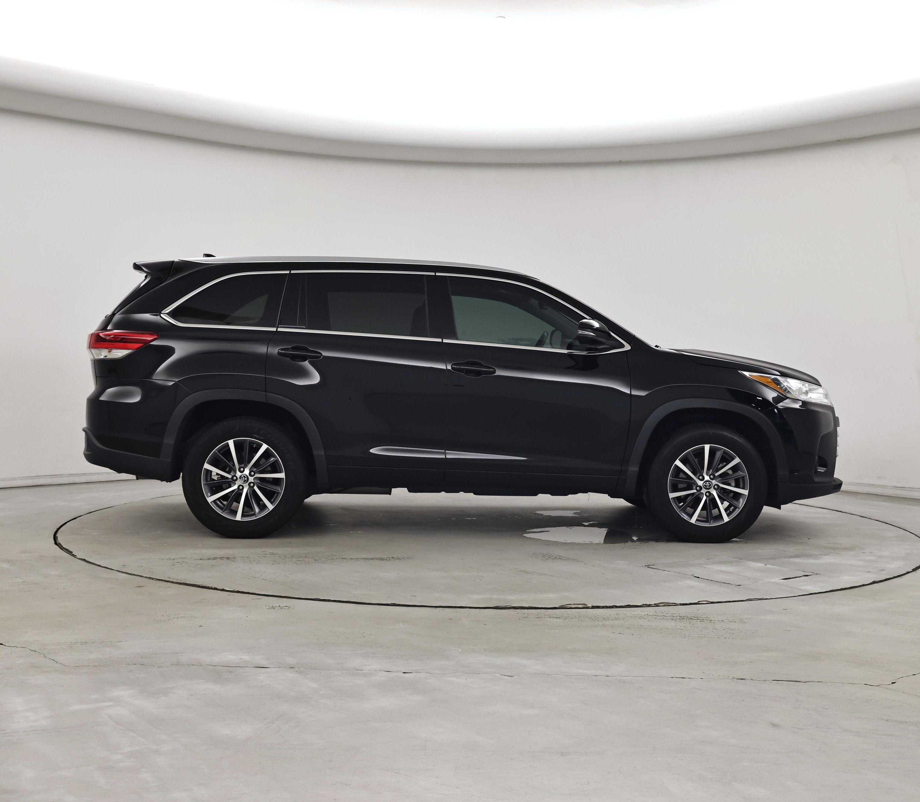 Thumbnail: 2017 Toyota Highlander - 7
