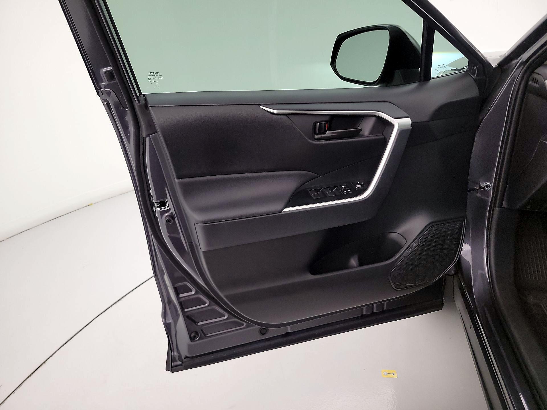 Thumbnail: 2025 Toyota RAV4 - 12