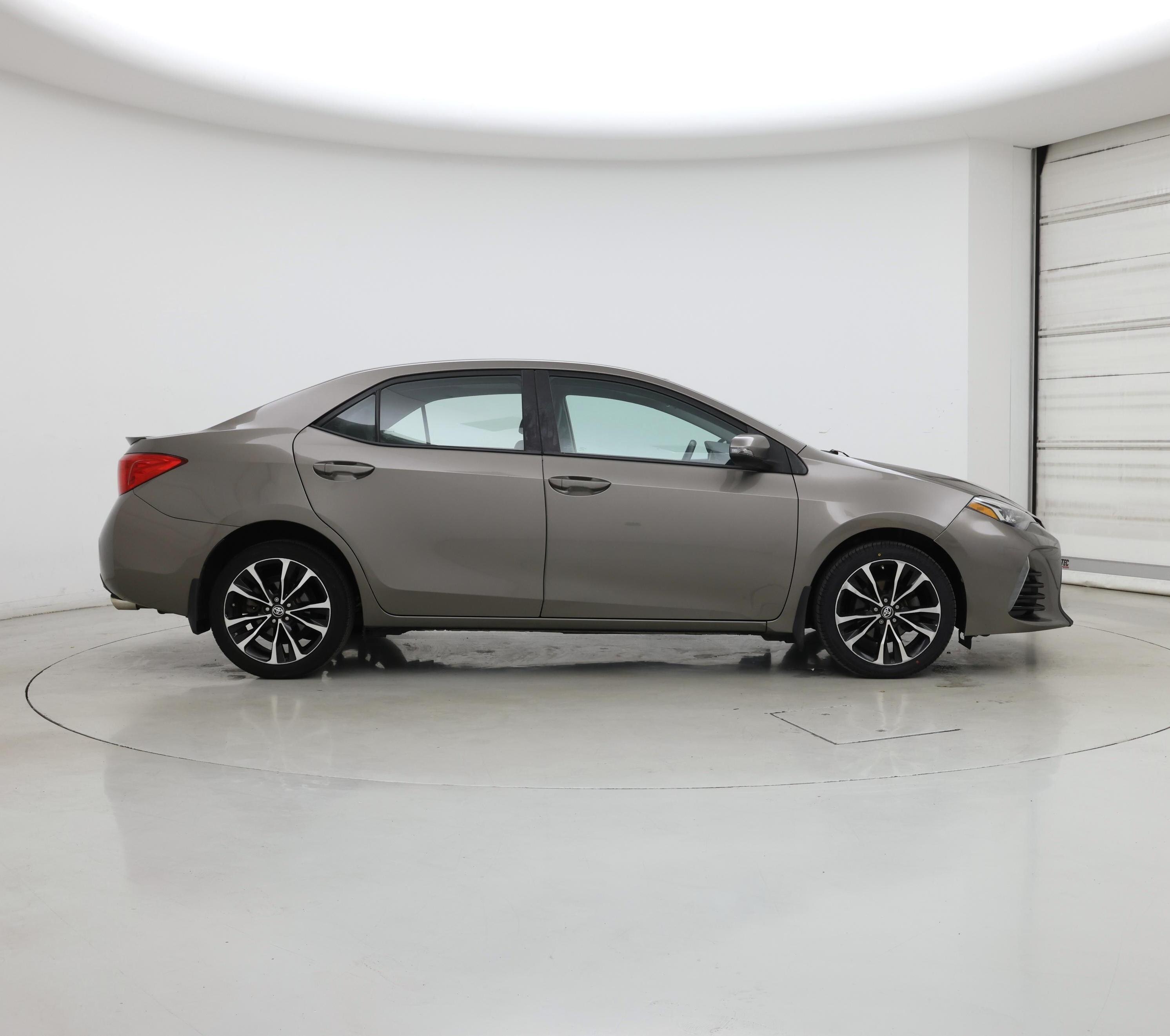 Thumbnail: 2017 Toyota Corolla - 7