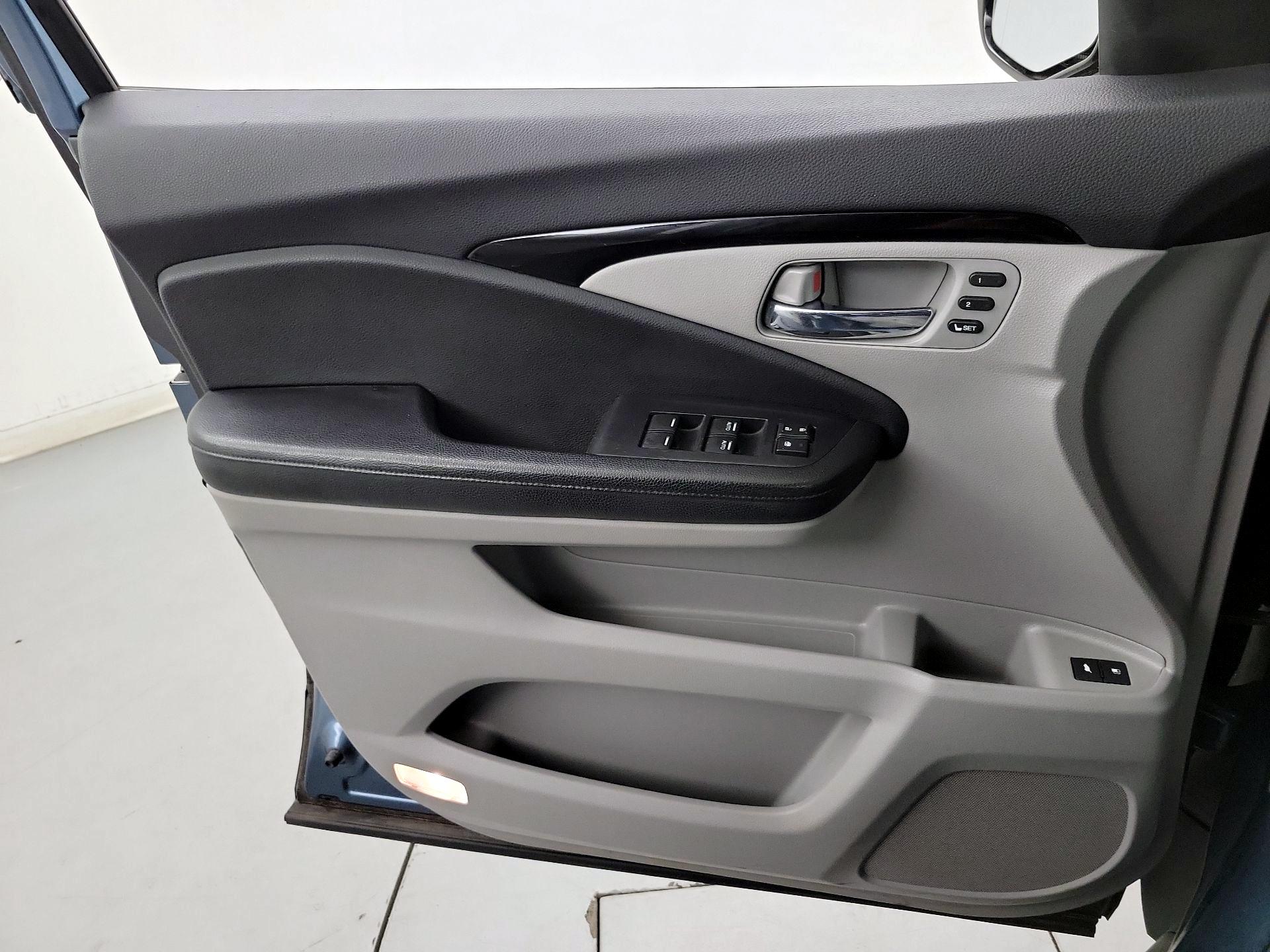 Thumbnail: 2016 Honda Pilot - 10