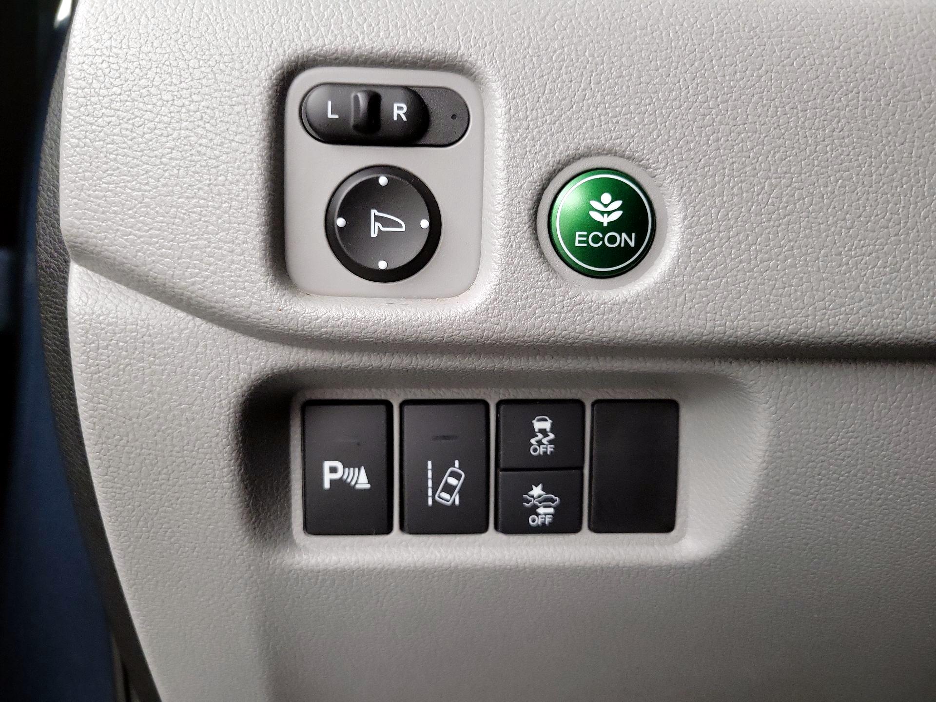 Thumbnail: 2016 Honda Pilot - 11