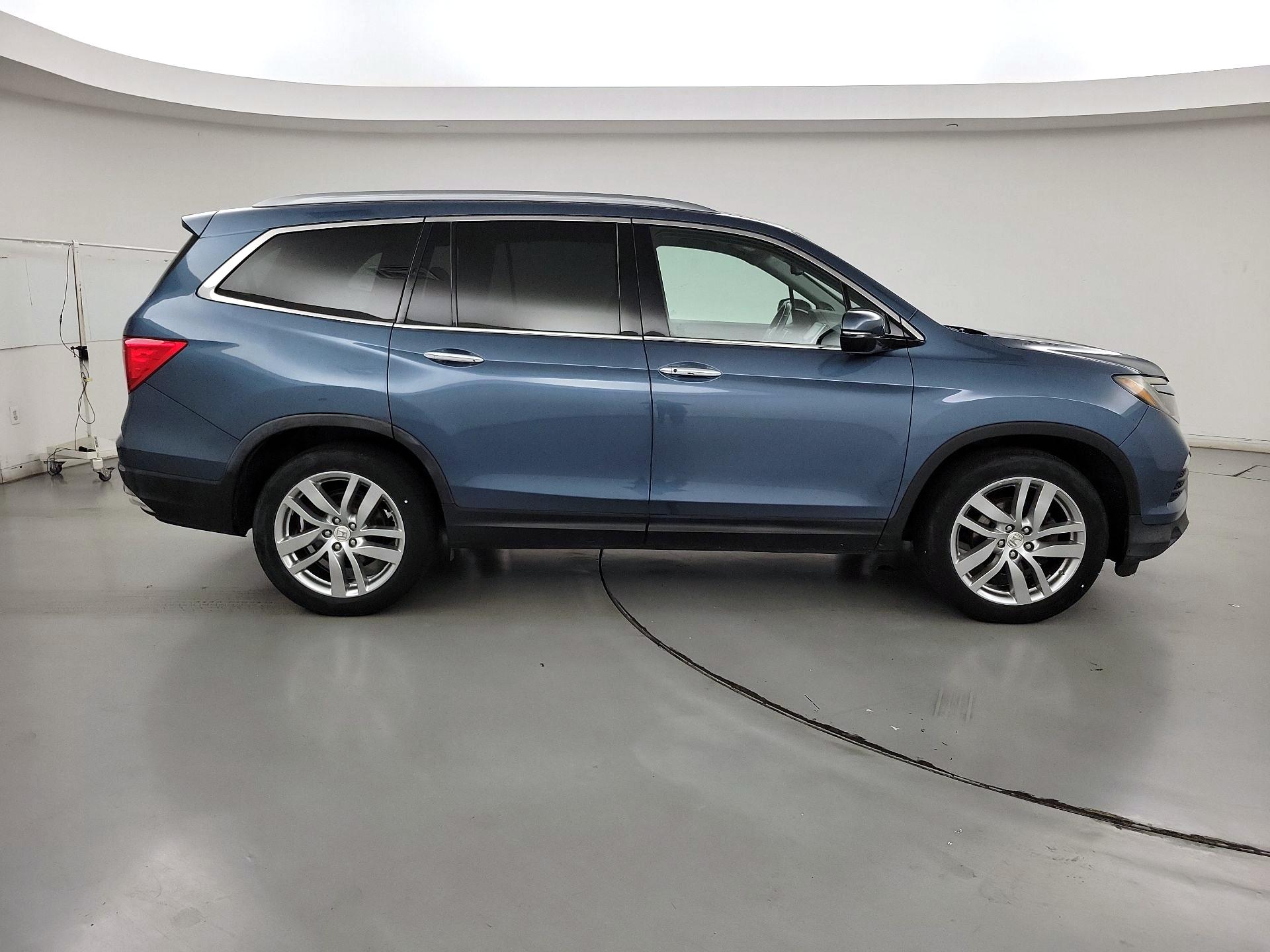 Thumbnail: 2016 Honda Pilot - 4