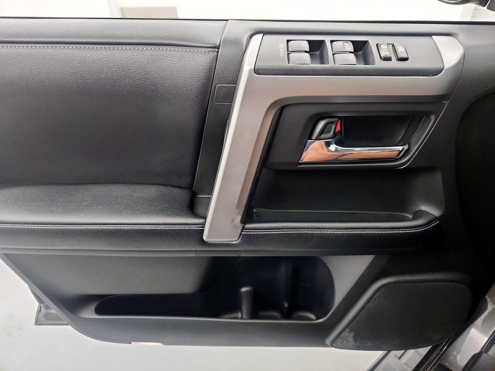 2018 Toyota 4Runner SR5 - Photo 13