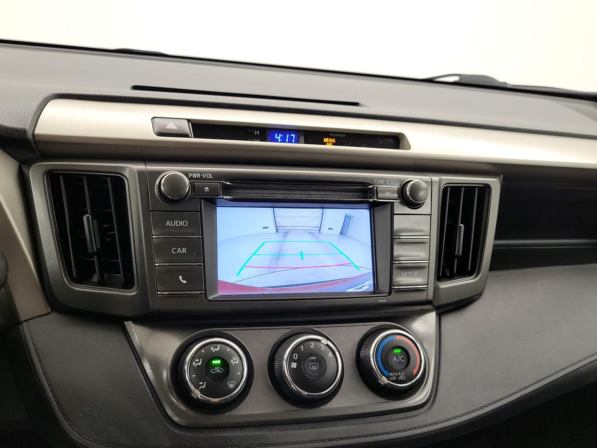 Thumbnail: 2015 Toyota RAV4 - 14