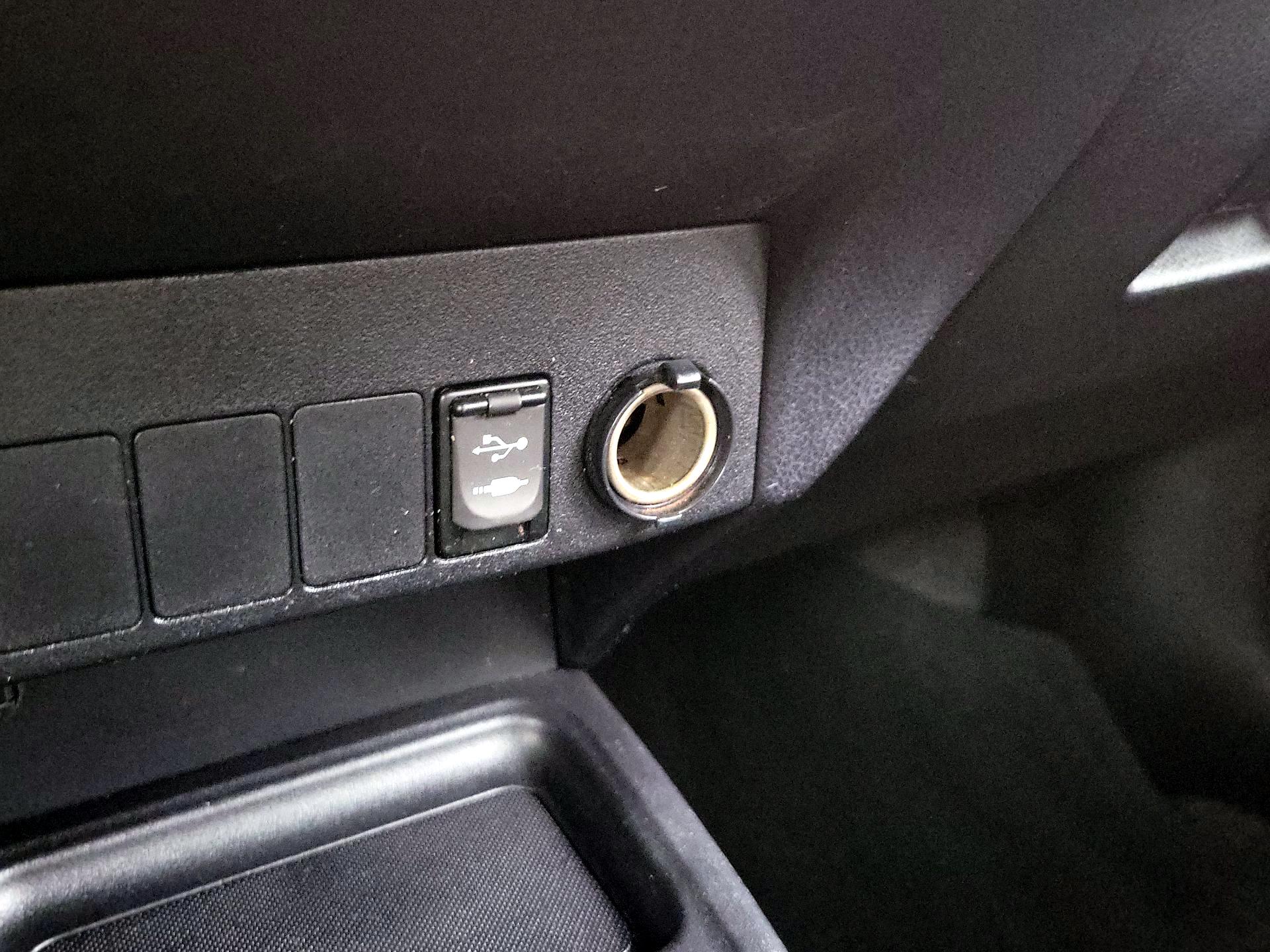 Thumbnail: 2015 Toyota RAV4 - 18