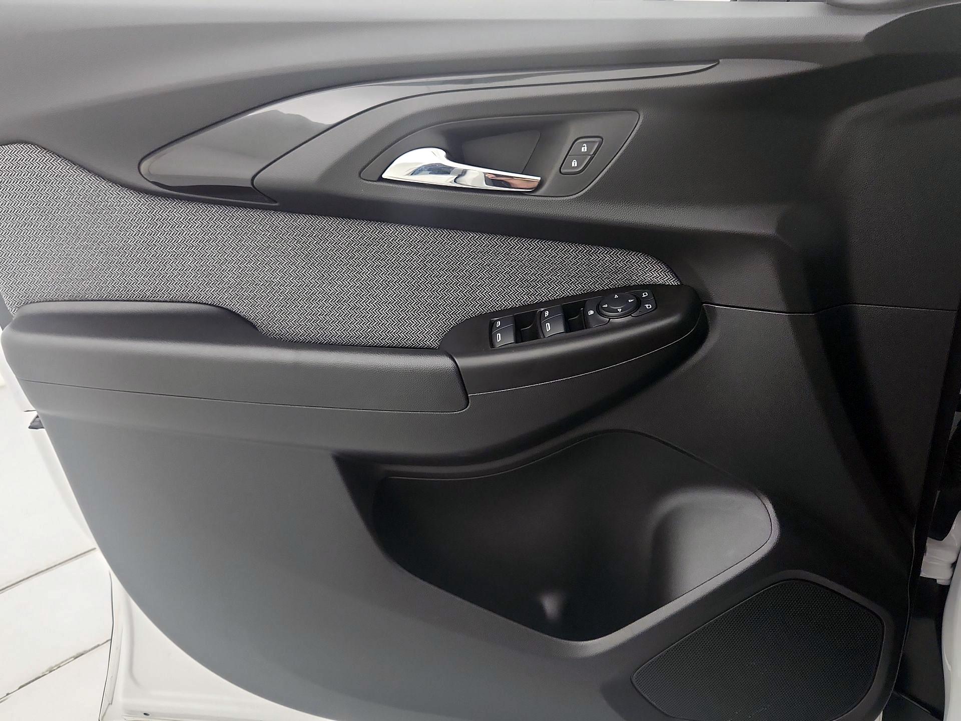 Thumbnail: 2023 Chevrolet TrailBlazer - 12