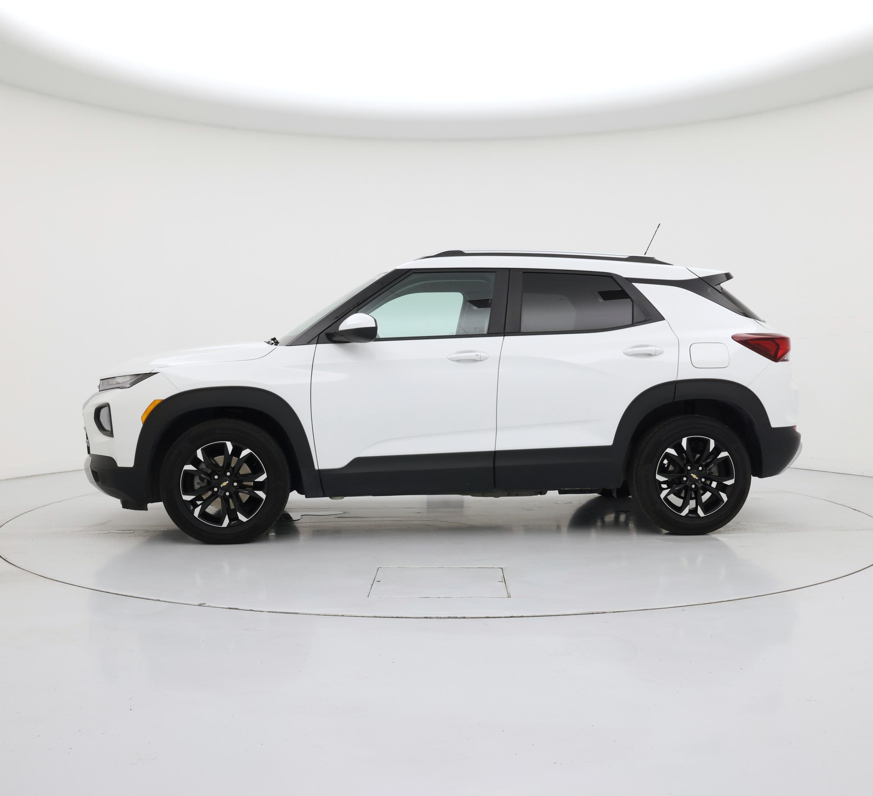 Thumbnail: 2023 Chevrolet TrailBlazer - 3