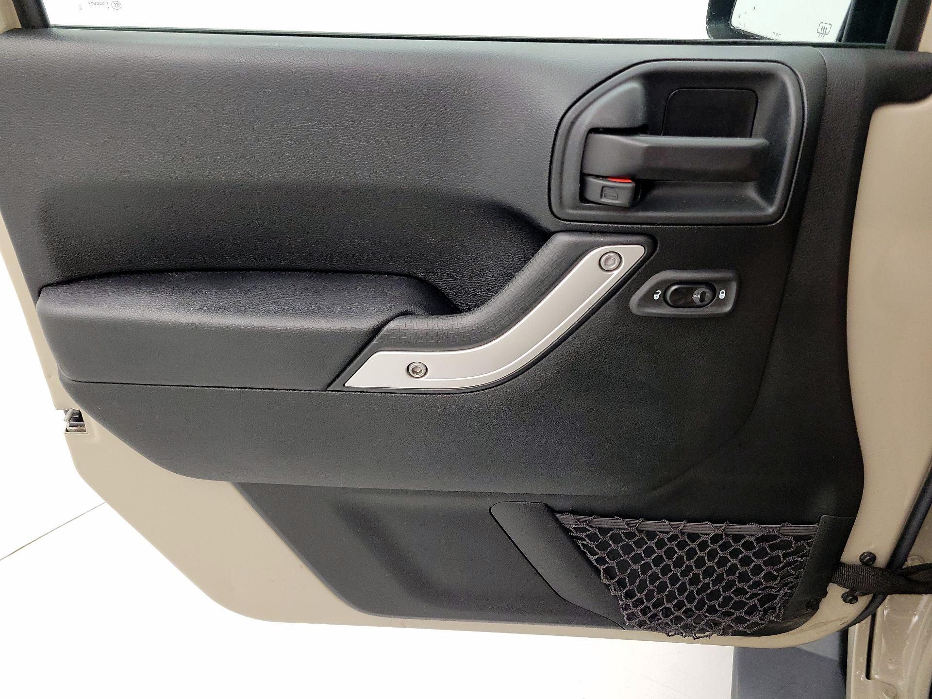 Thumbnail: 2017 Jeep Wrangler - 12