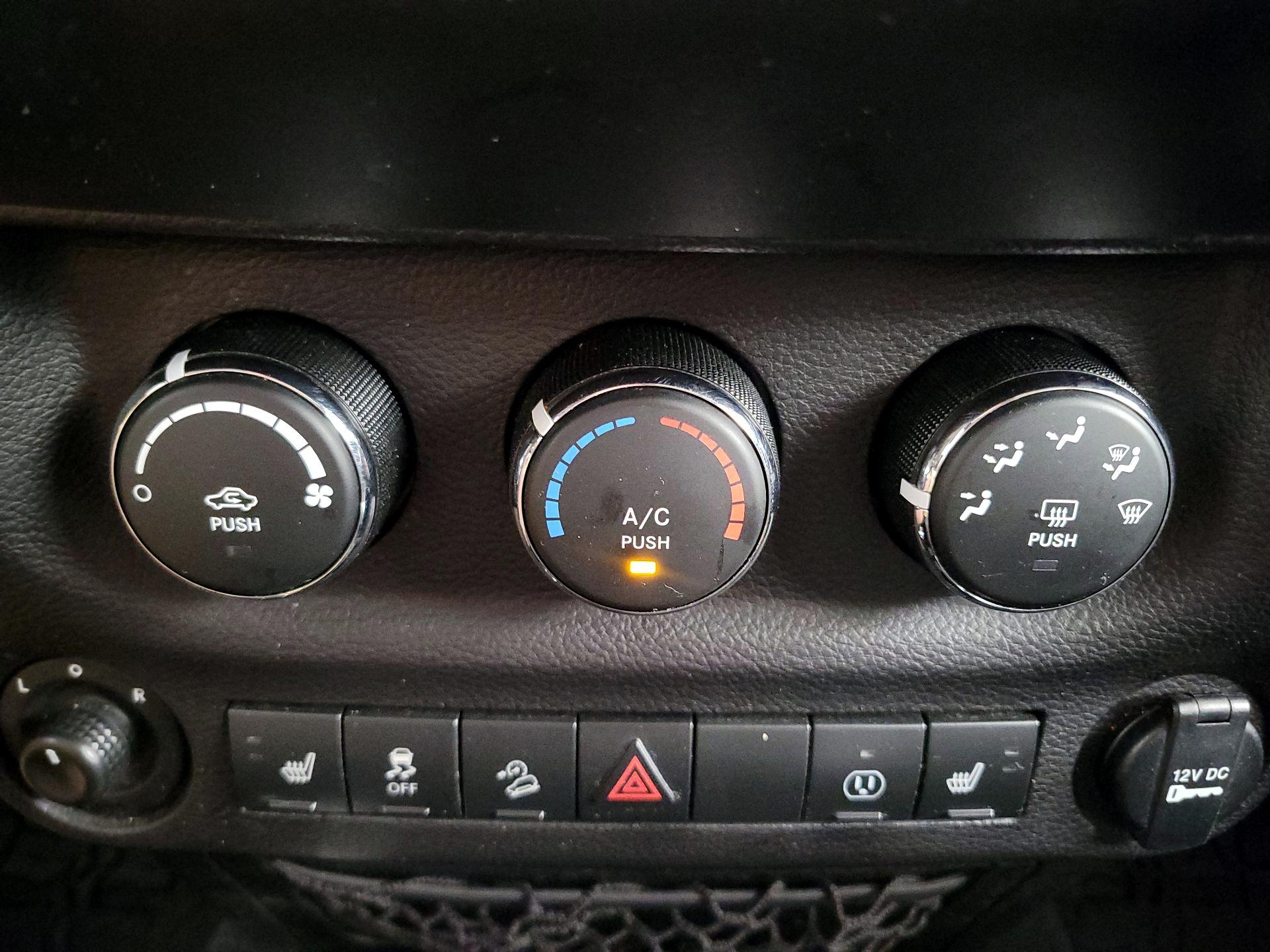 Thumbnail: 2017 Jeep Wrangler - 14
