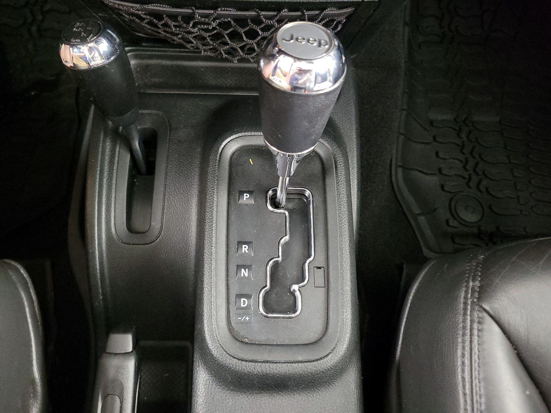 Thumbnail: 2017 Jeep Wrangler - 15