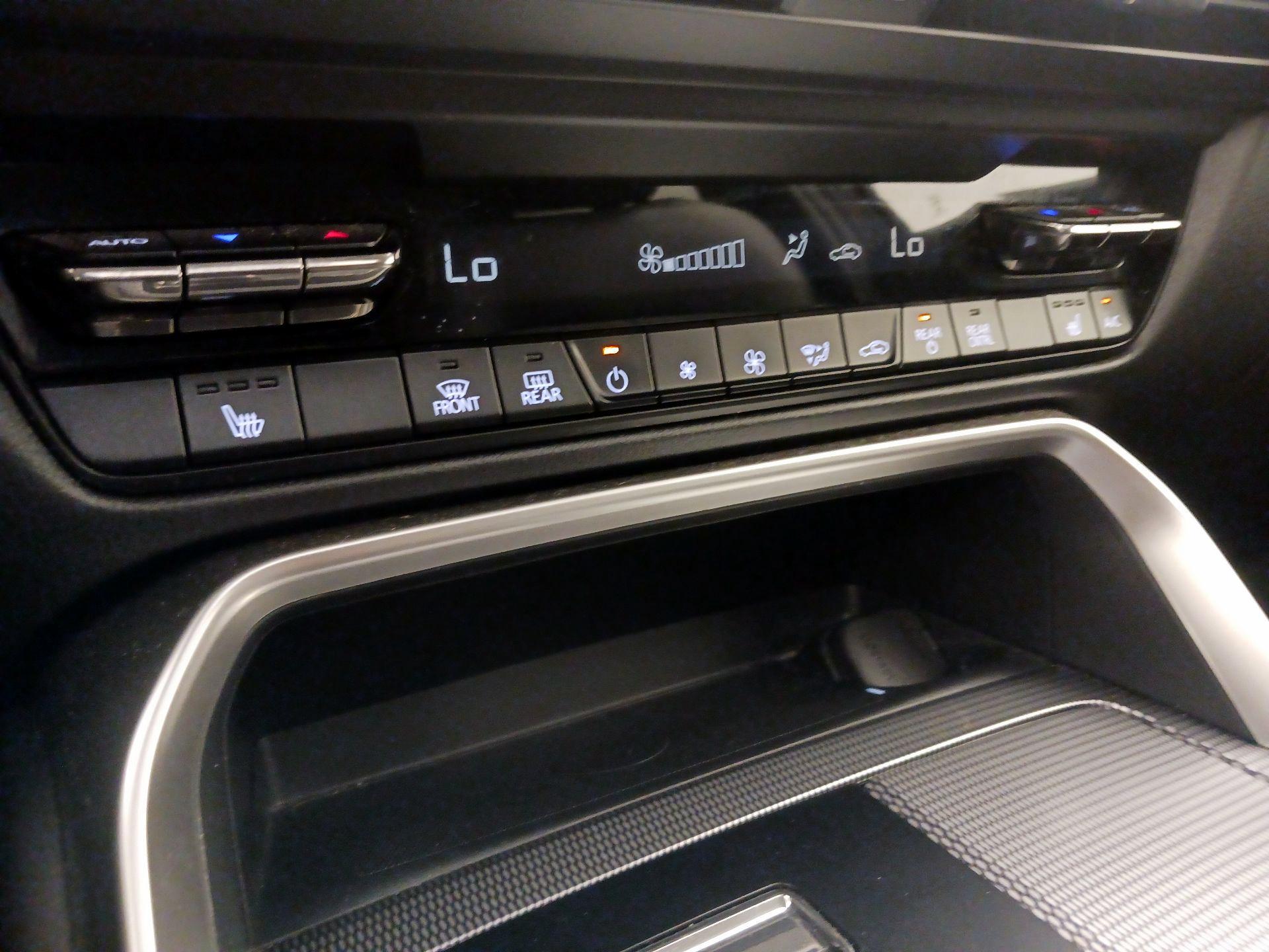 Thumbnail: 2025 Mazda CX-90 - 16