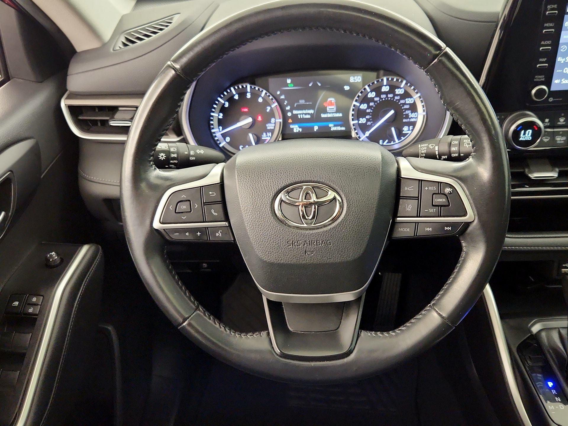 Thumbnail: 2022 Toyota Highlander - 10
