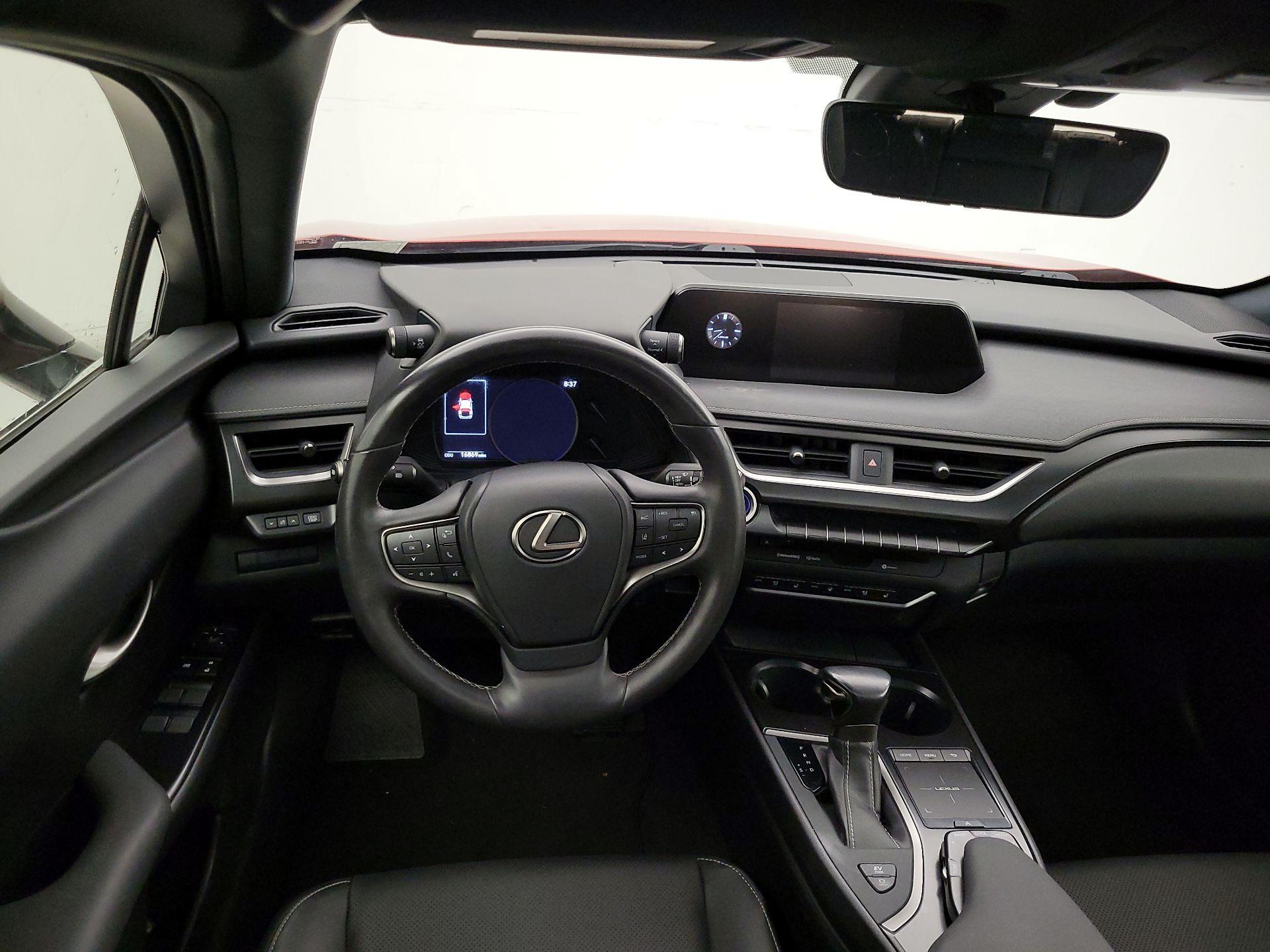 Thumbnail: 2020 Lexus UX - 10