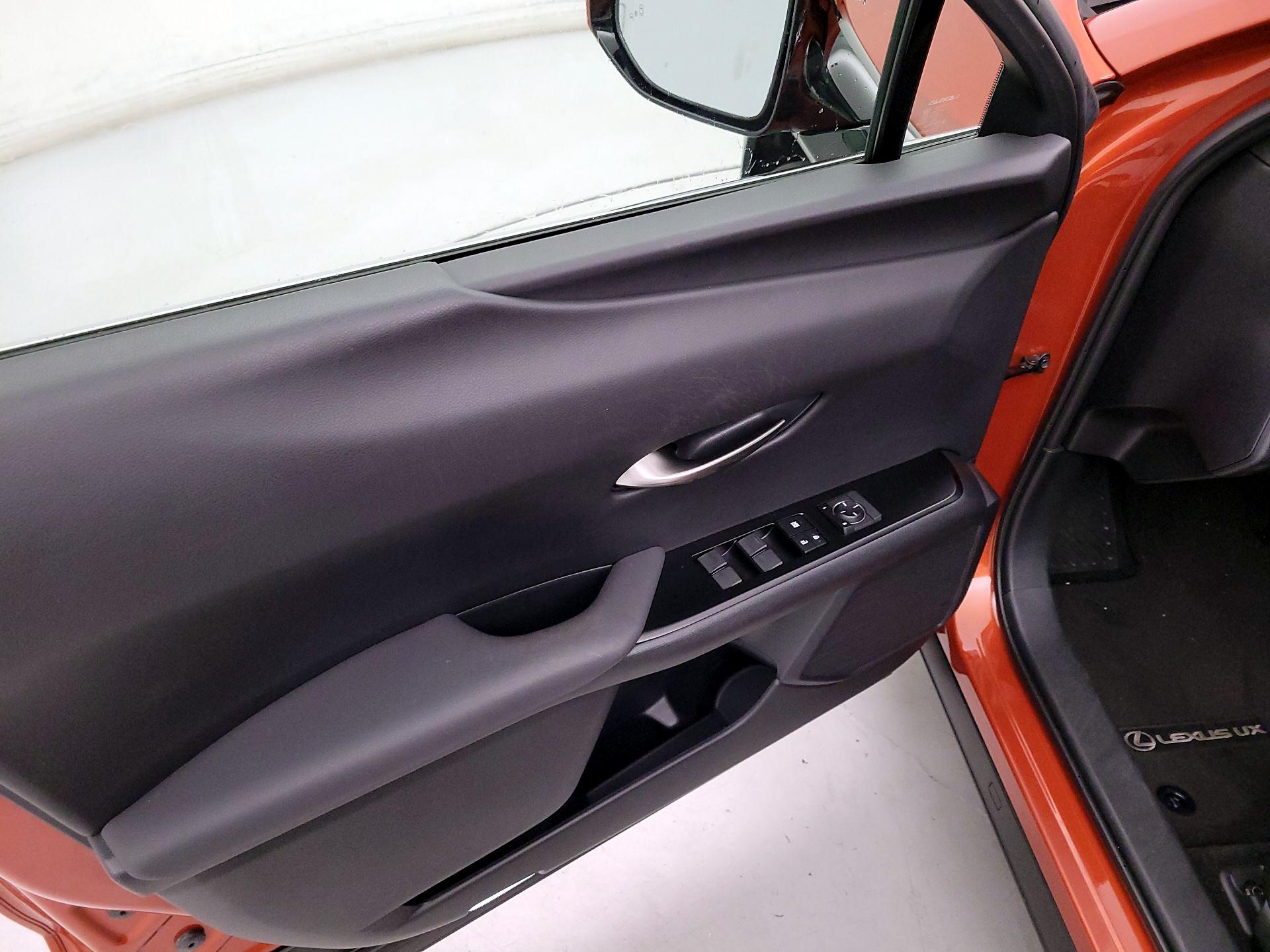 Thumbnail: 2020 Lexus UX - 12