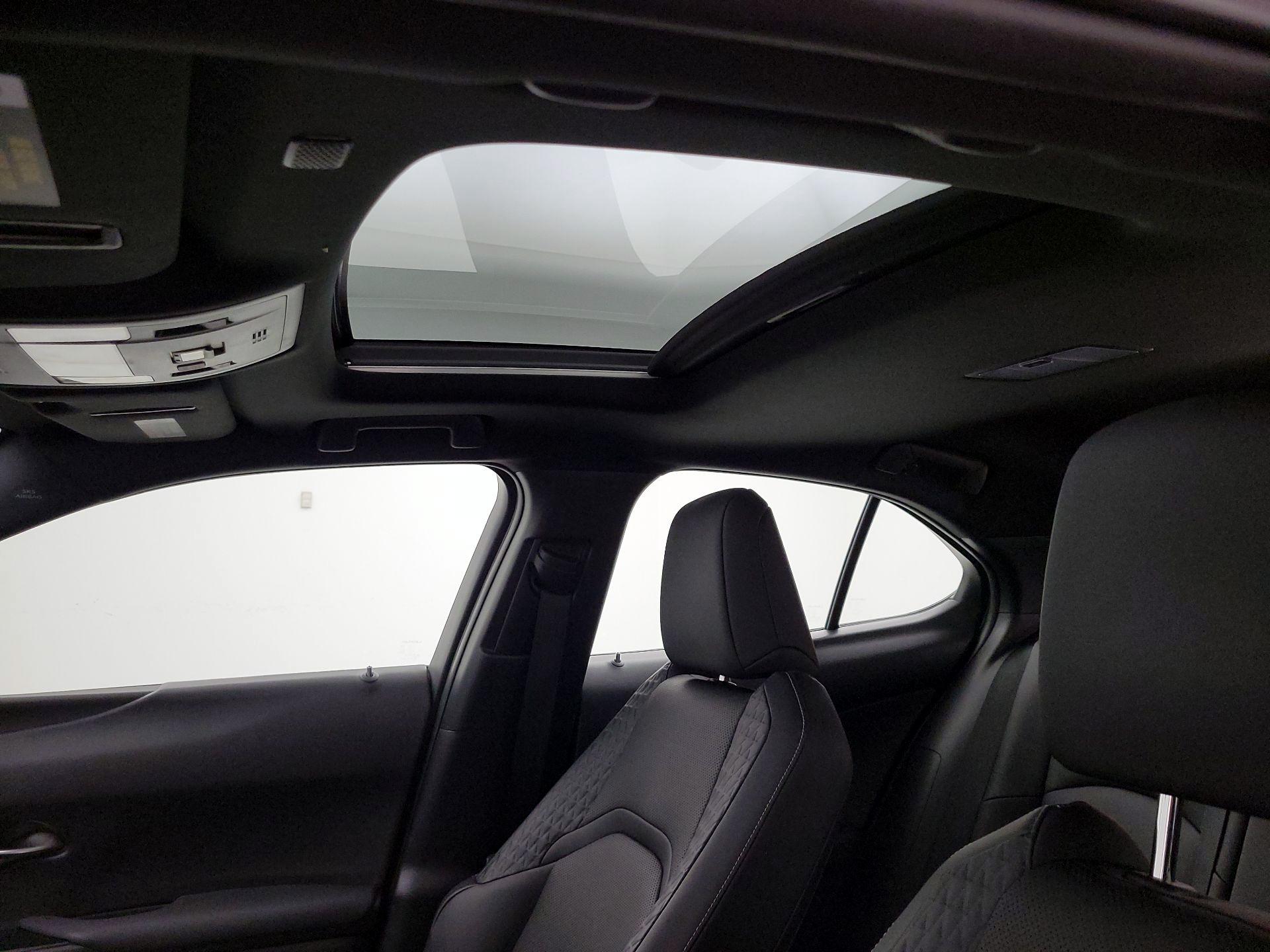 Thumbnail: 2020 Lexus UX - 17