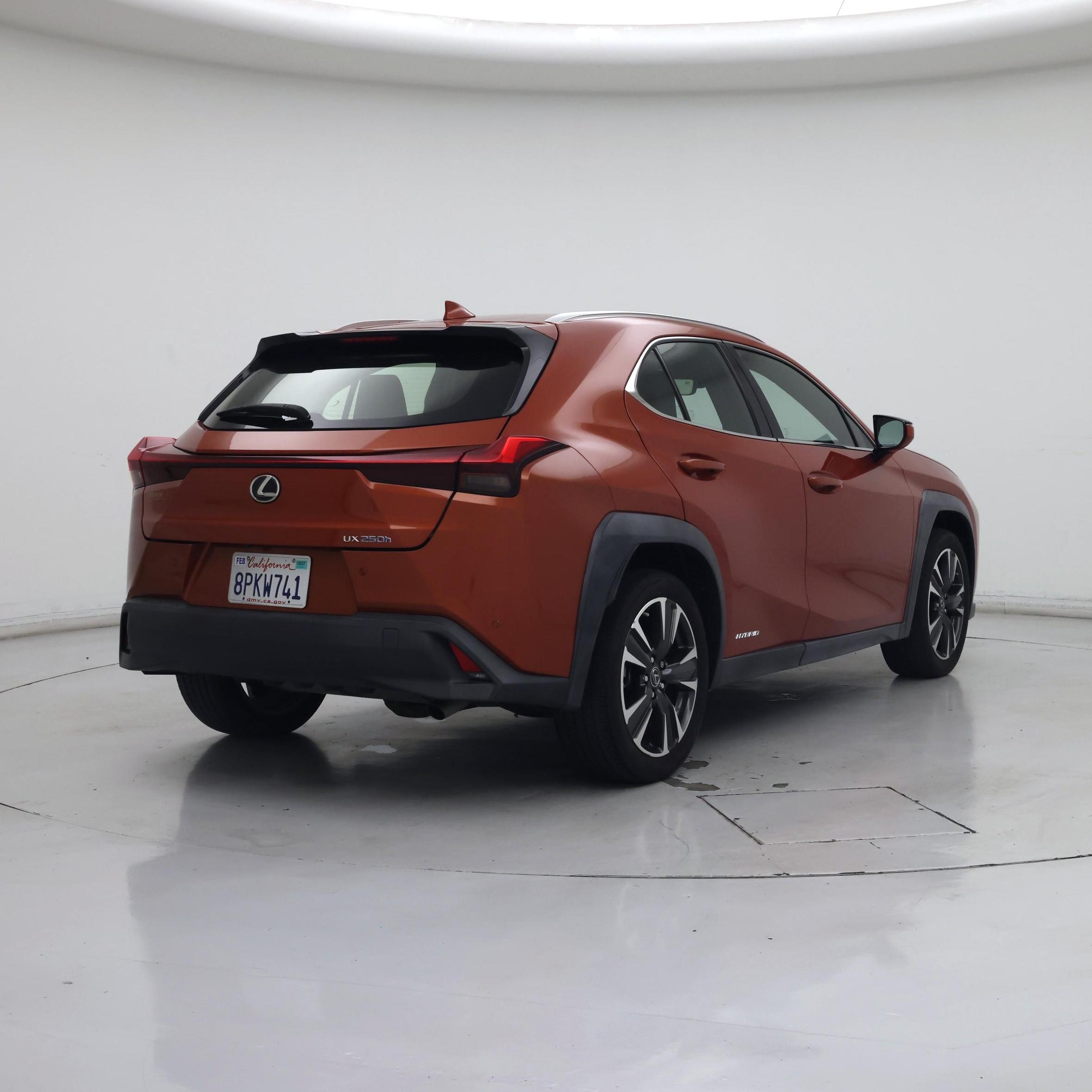 Thumbnail: 2020 Lexus UX - 8