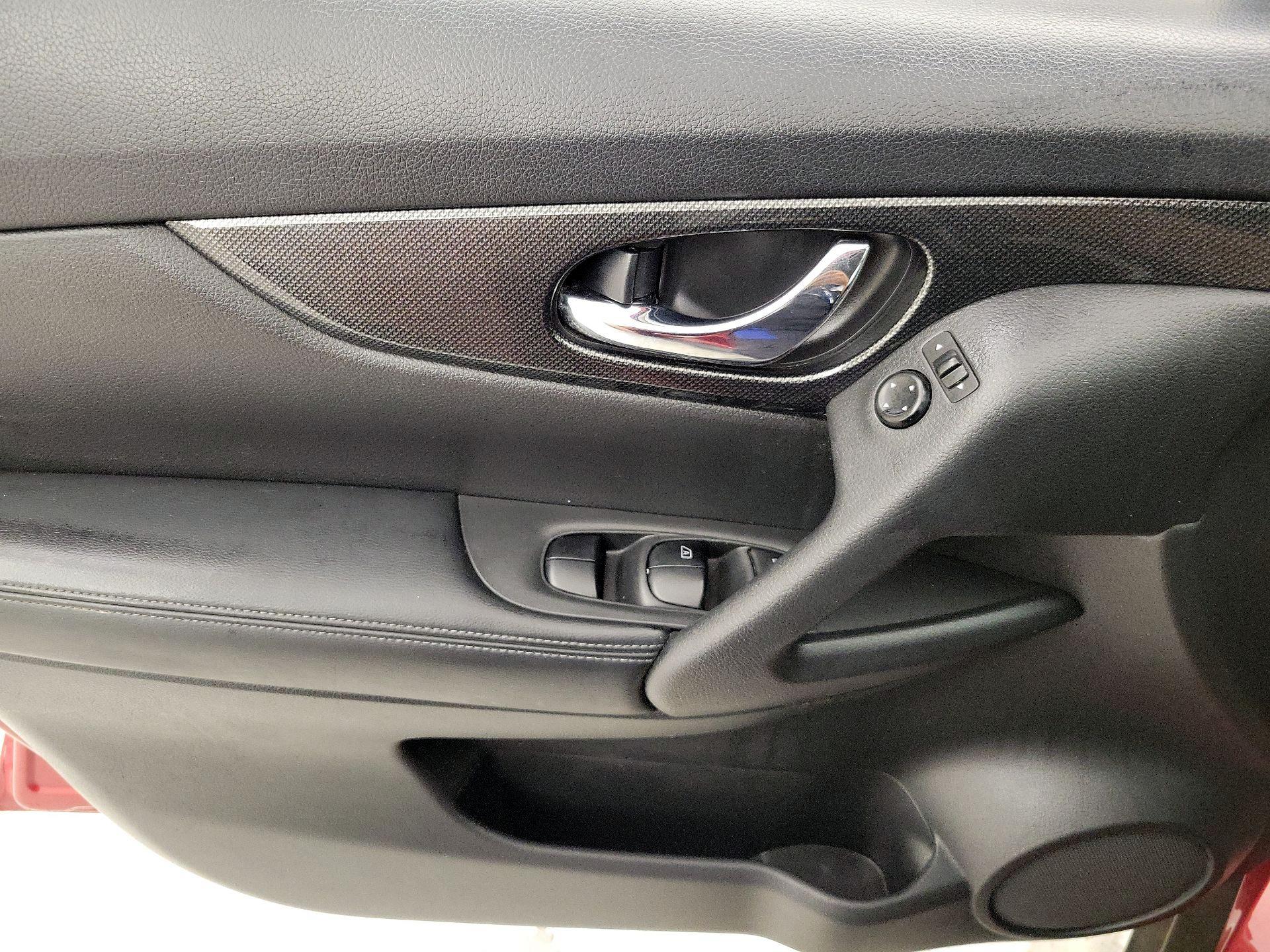 Thumbnail: 2016 Nissan Rogue - 12