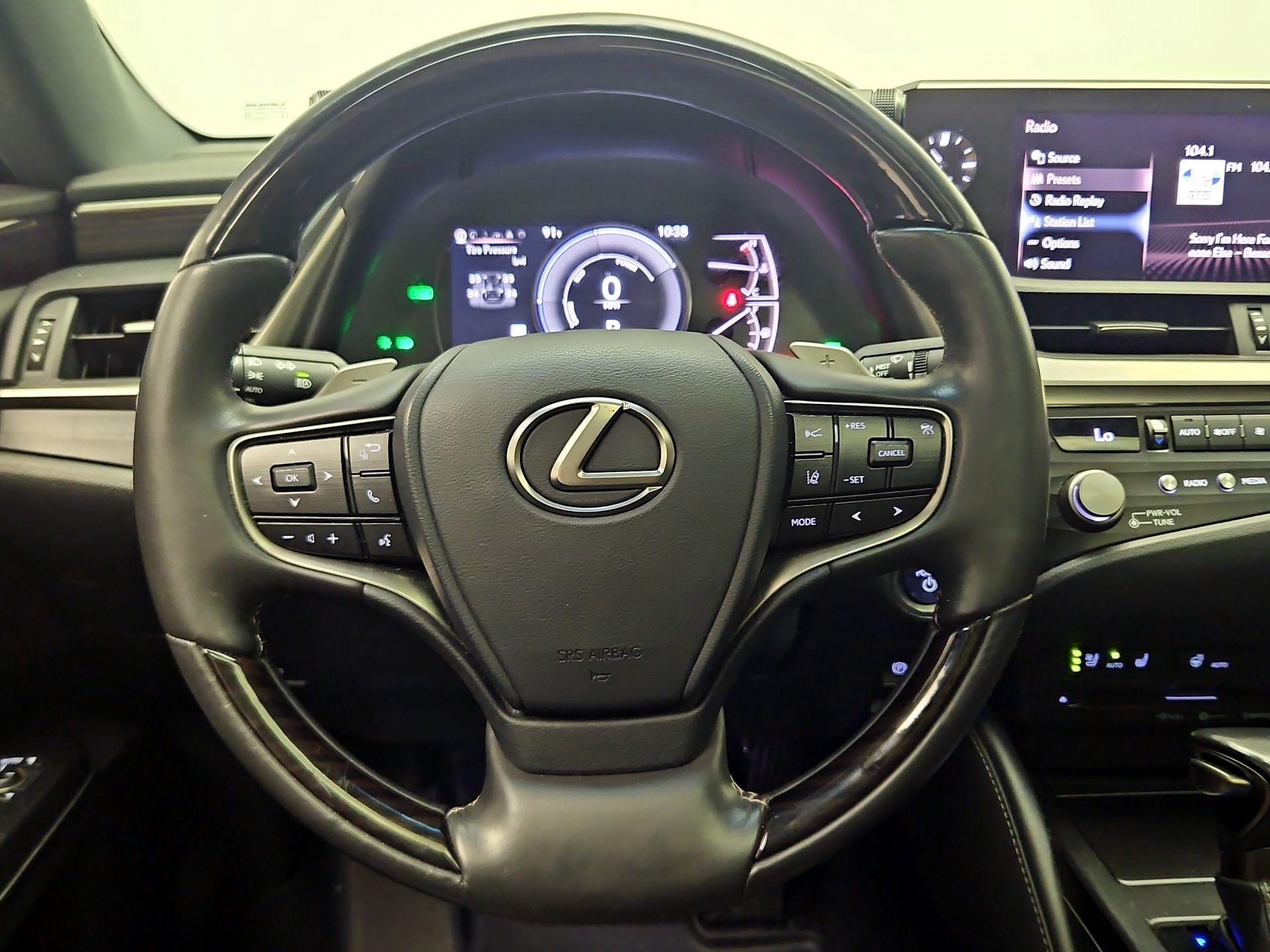 Thumbnail: 2021 Lexus ES - 10
