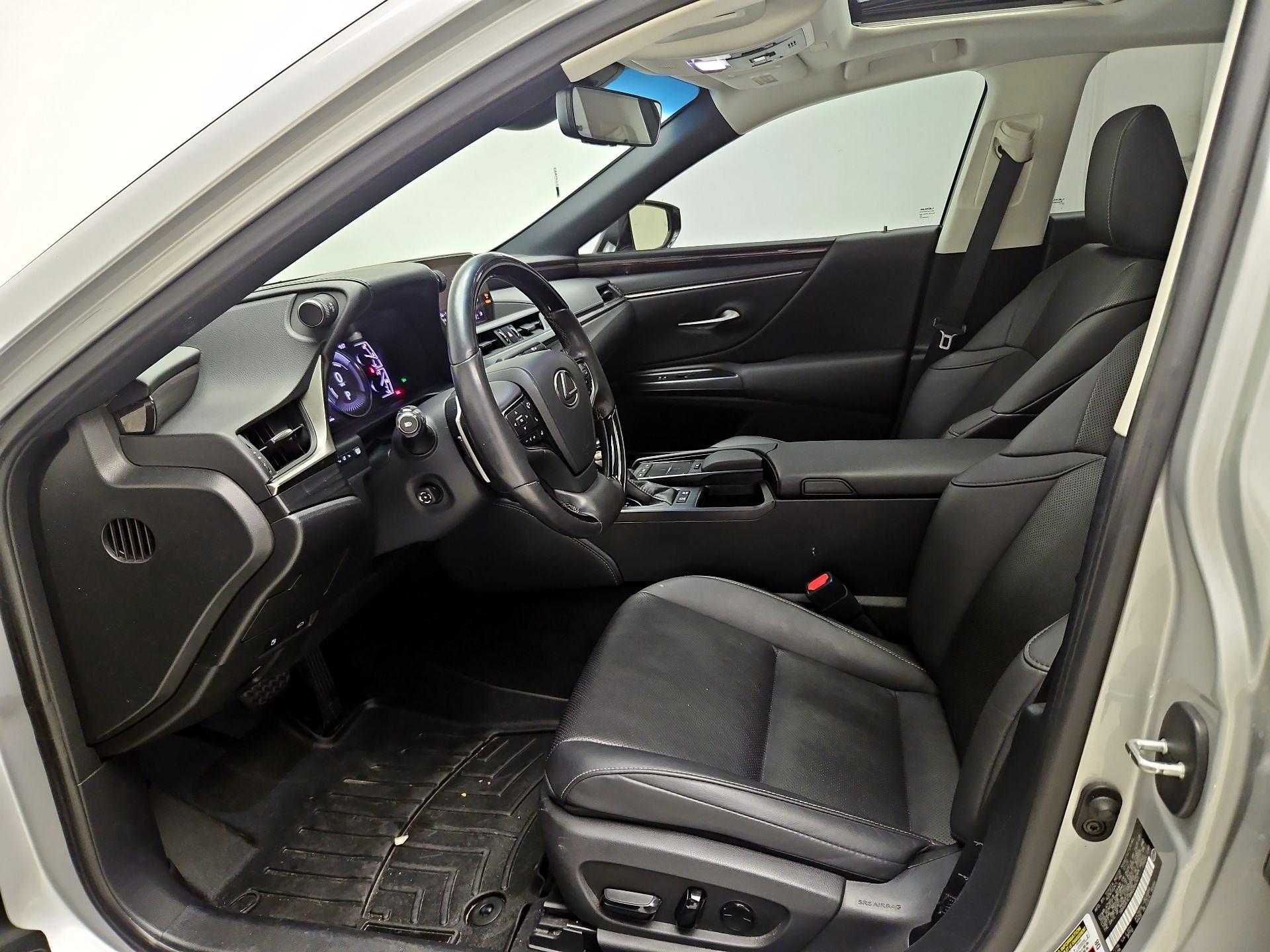 Thumbnail: 2021 Lexus ES - 11