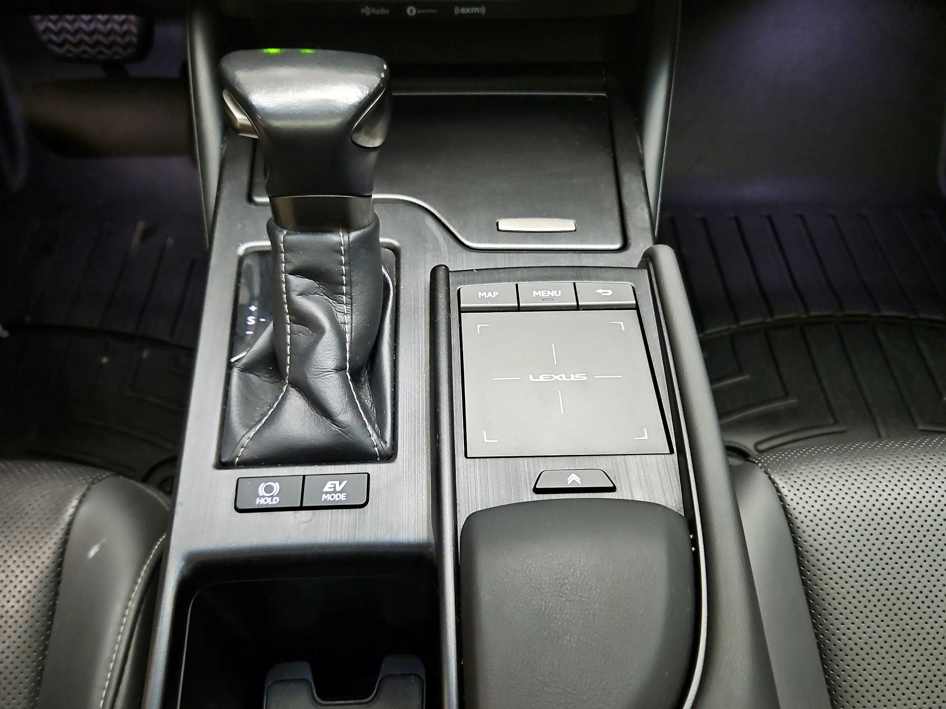 Thumbnail: 2021 Lexus ES - 18