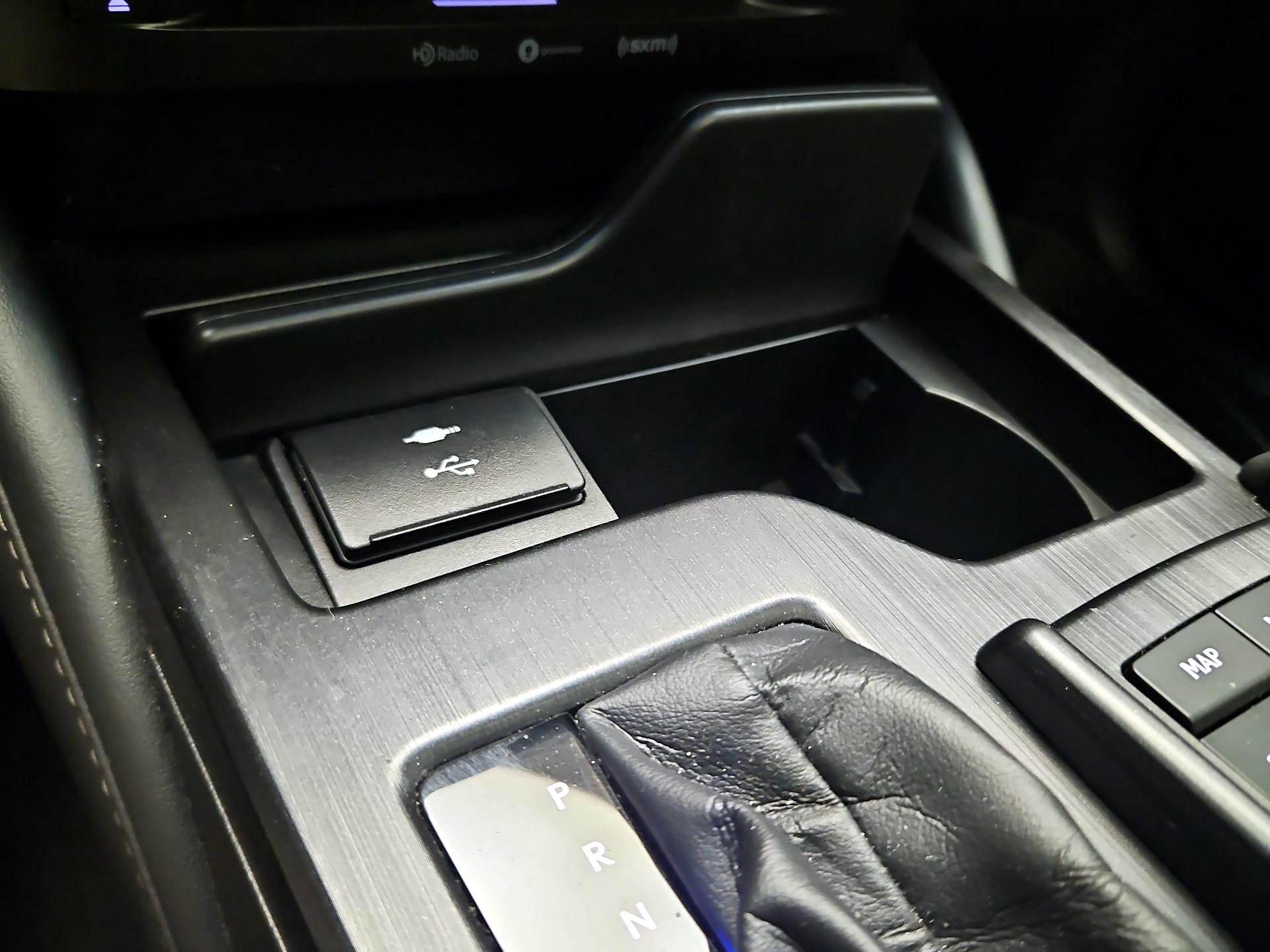 Thumbnail: 2021 Lexus ES - 19