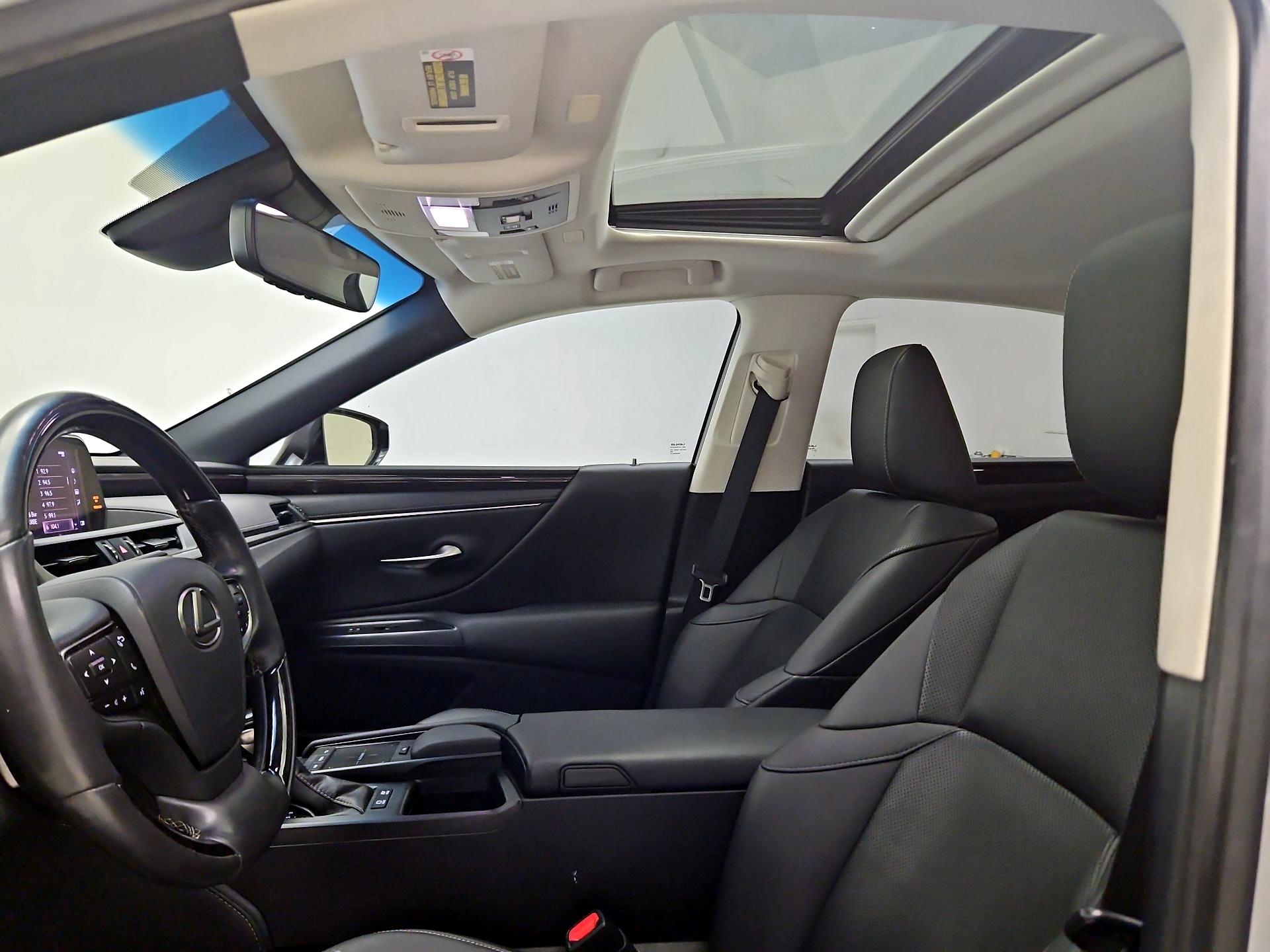 Thumbnail: 2021 Lexus ES - 20