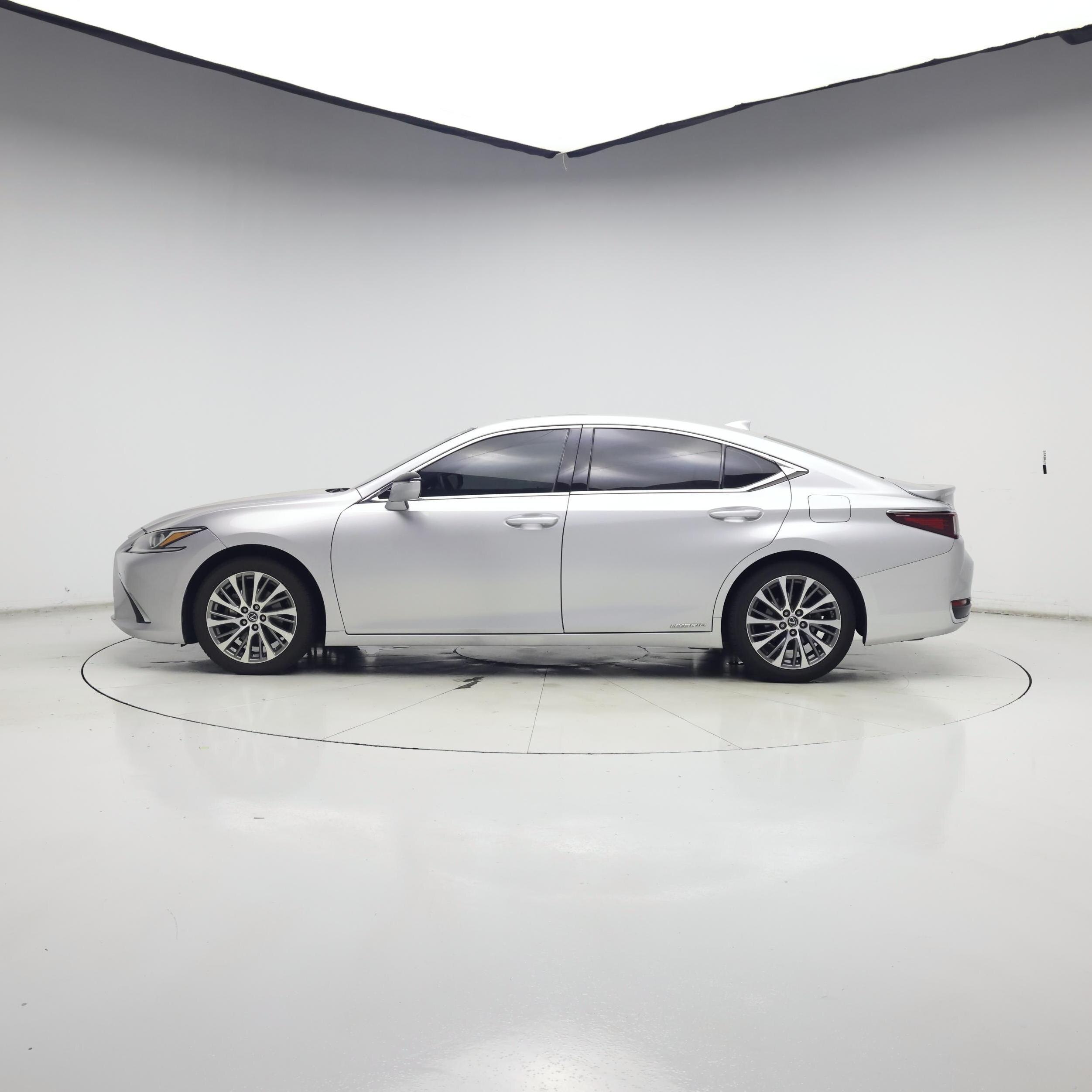 Thumbnail: 2021 Lexus ES - 3