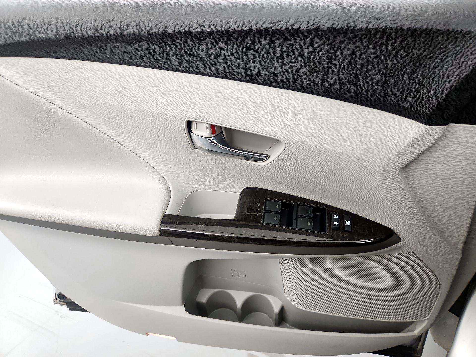 Thumbnail: 2014 Toyota Venza - 12