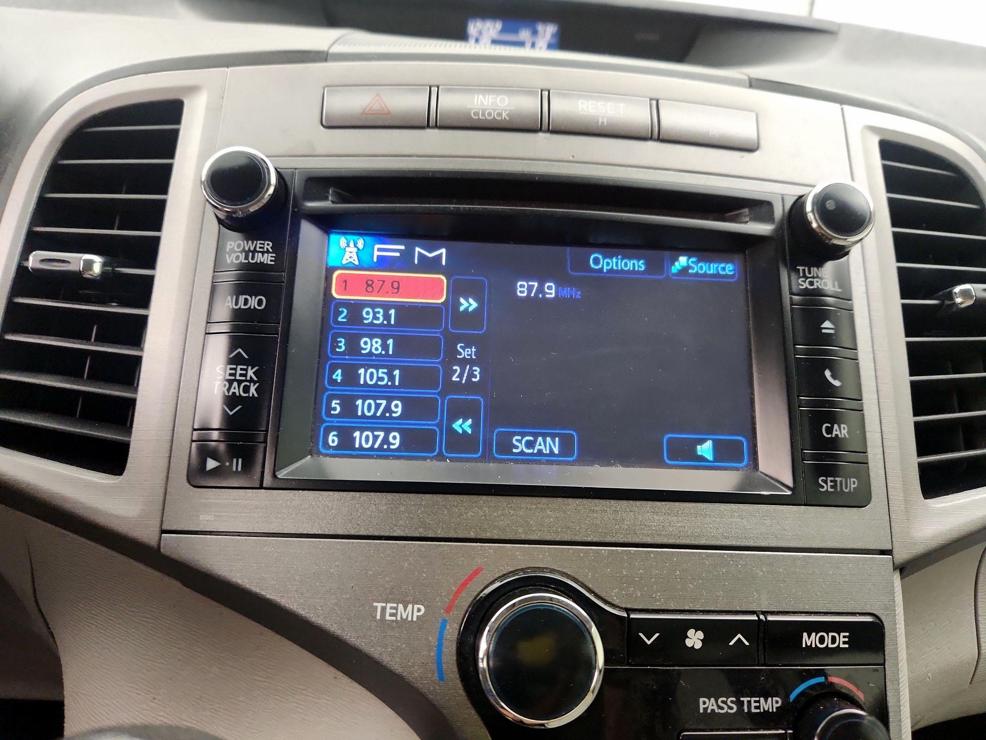 Thumbnail: 2014 Toyota Venza - 15
