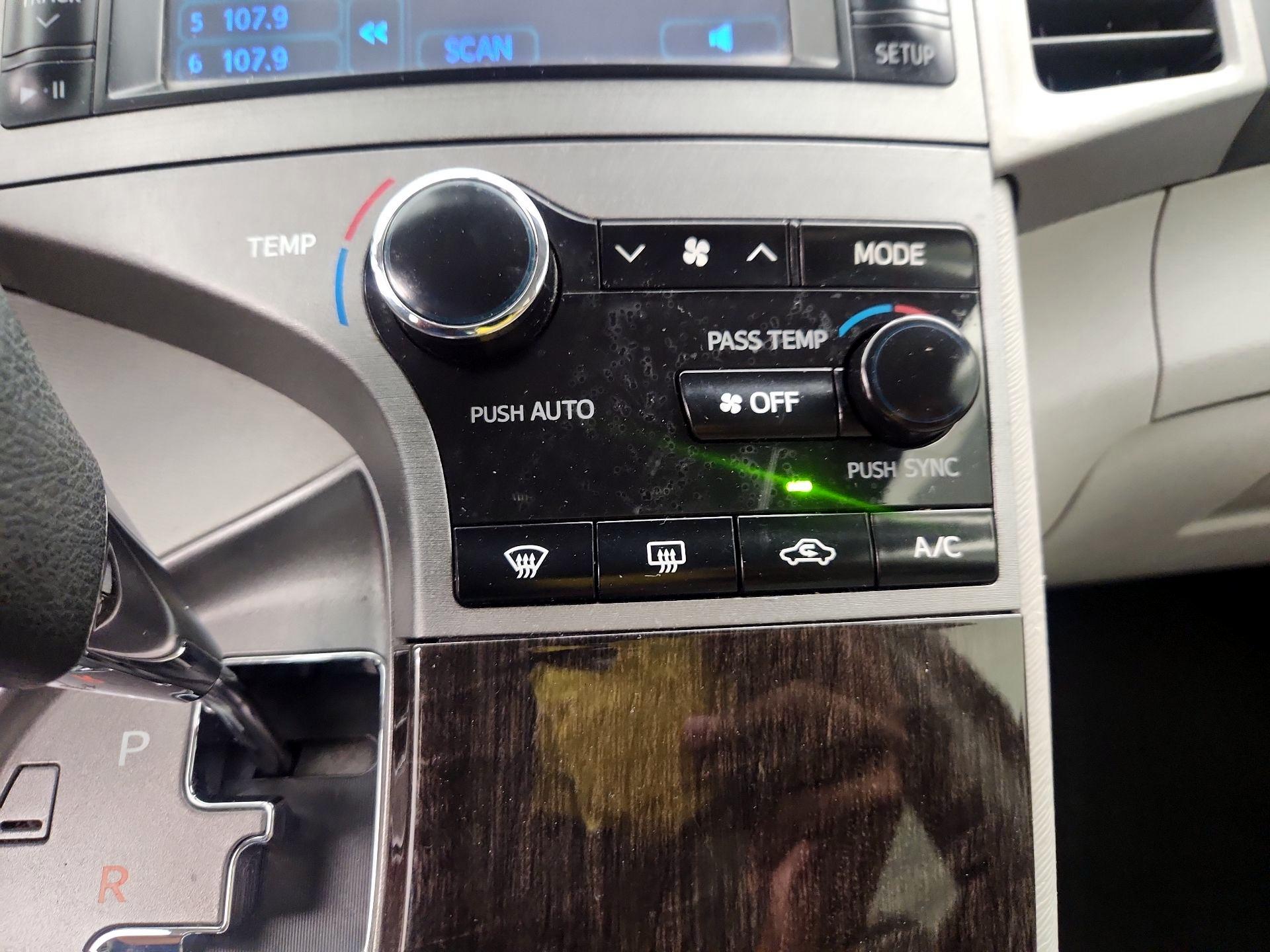 Thumbnail: 2014 Toyota Venza - 16