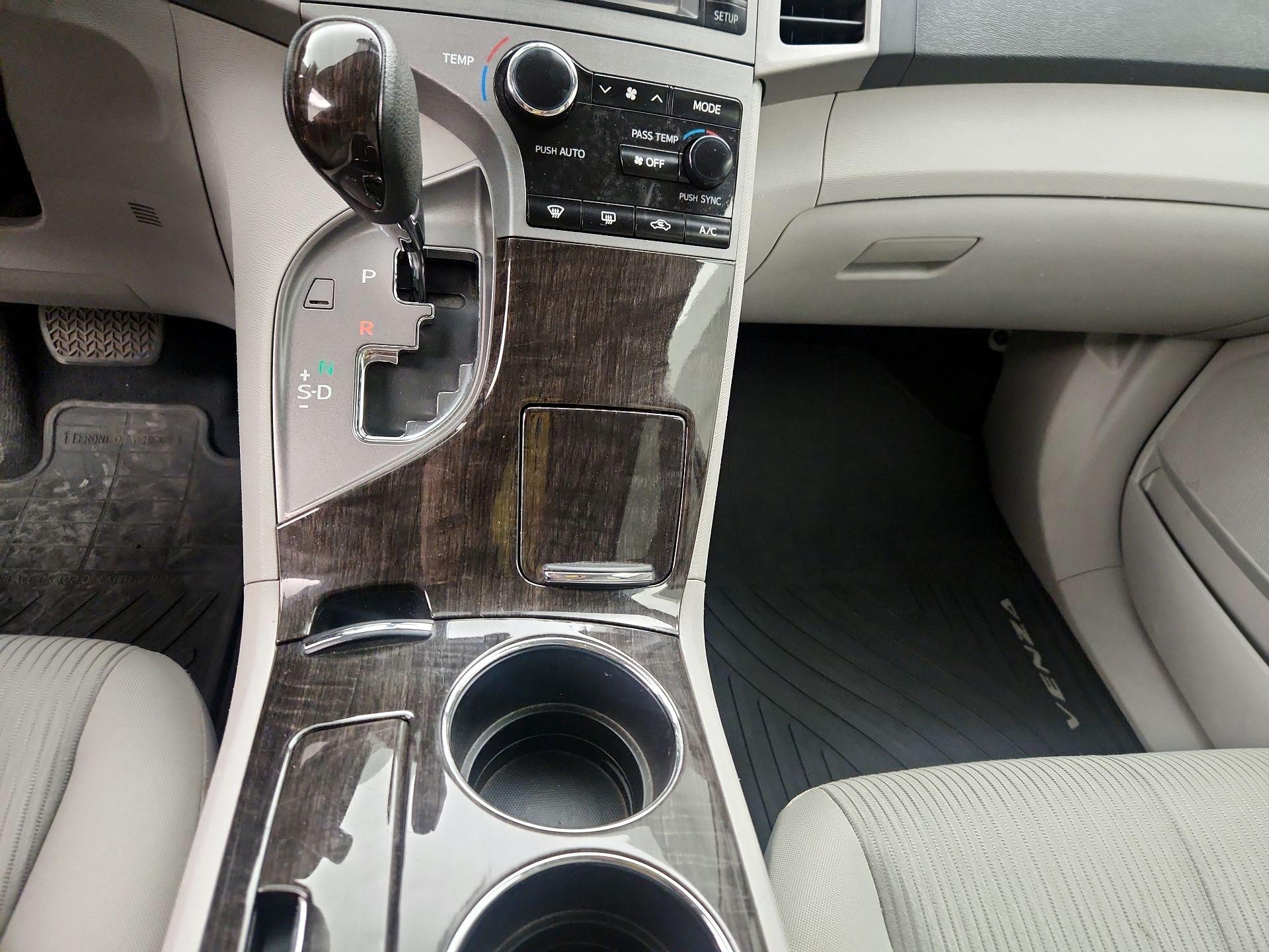 Thumbnail: 2014 Toyota Venza - 17