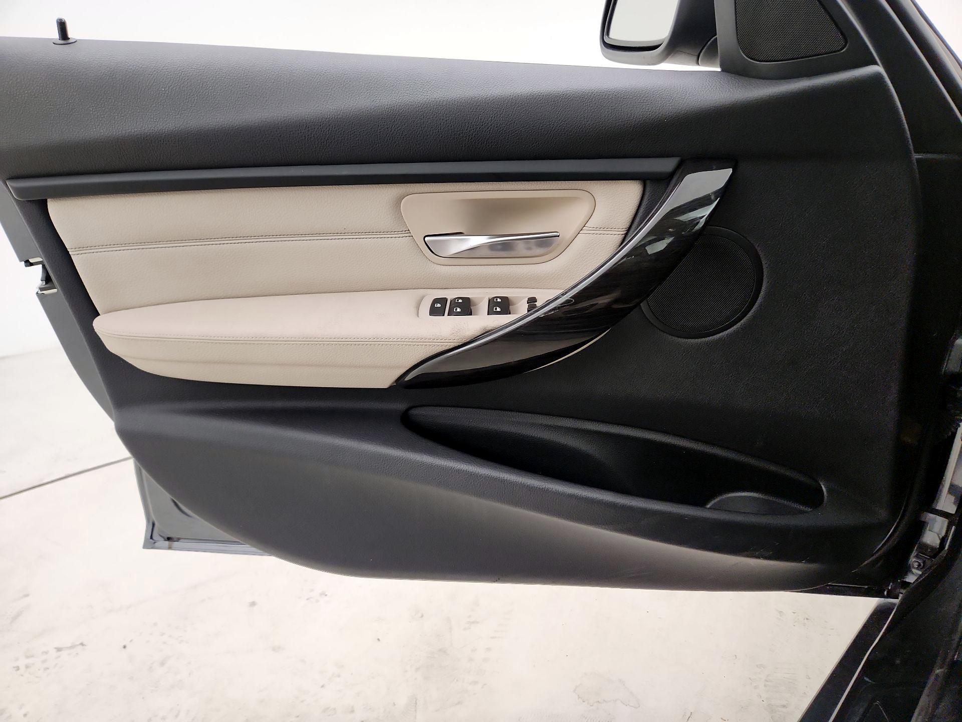 Thumbnail: 2015 BMW 3 Series - 12