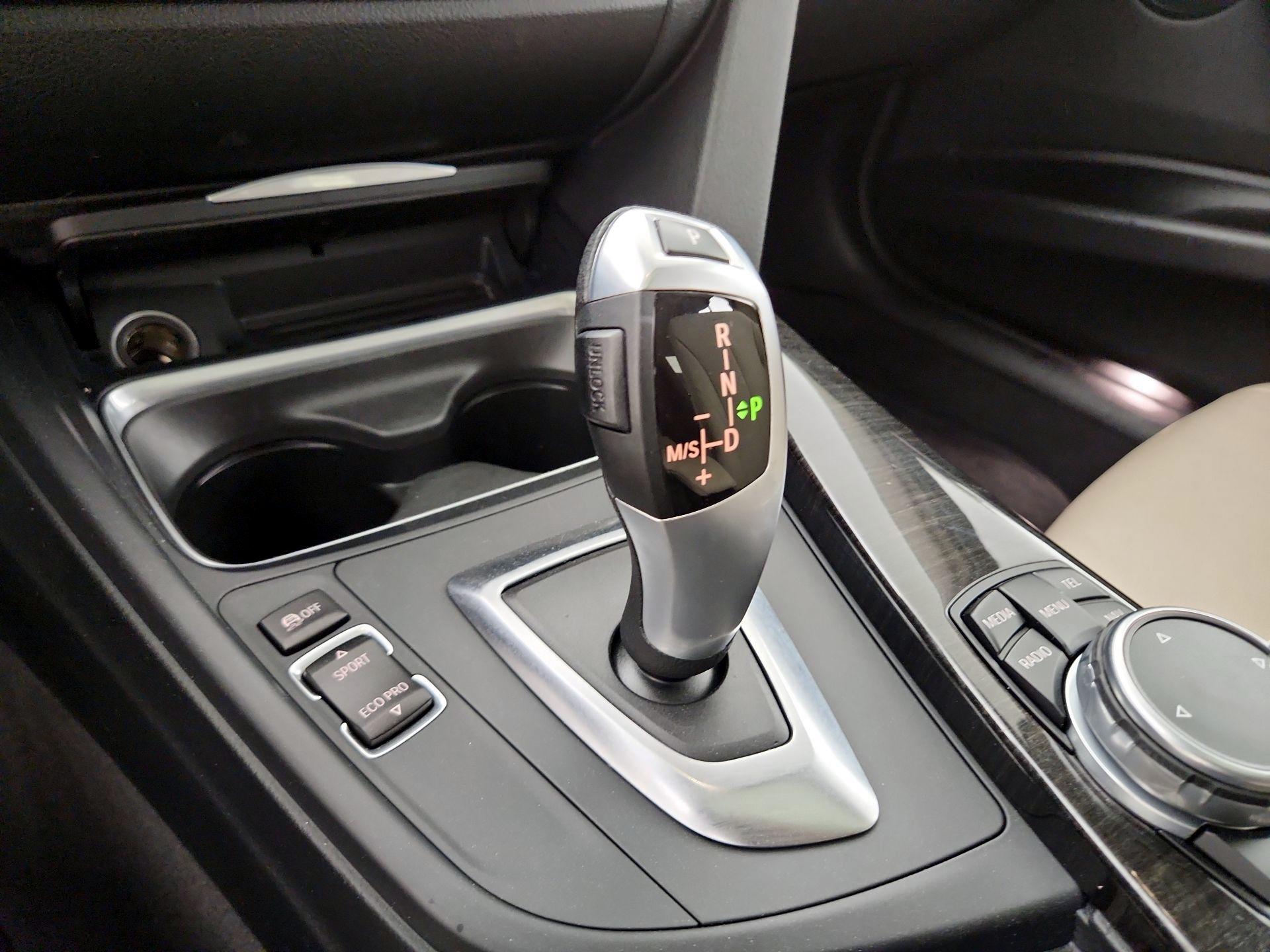 Thumbnail: 2015 BMW 3 Series - 16