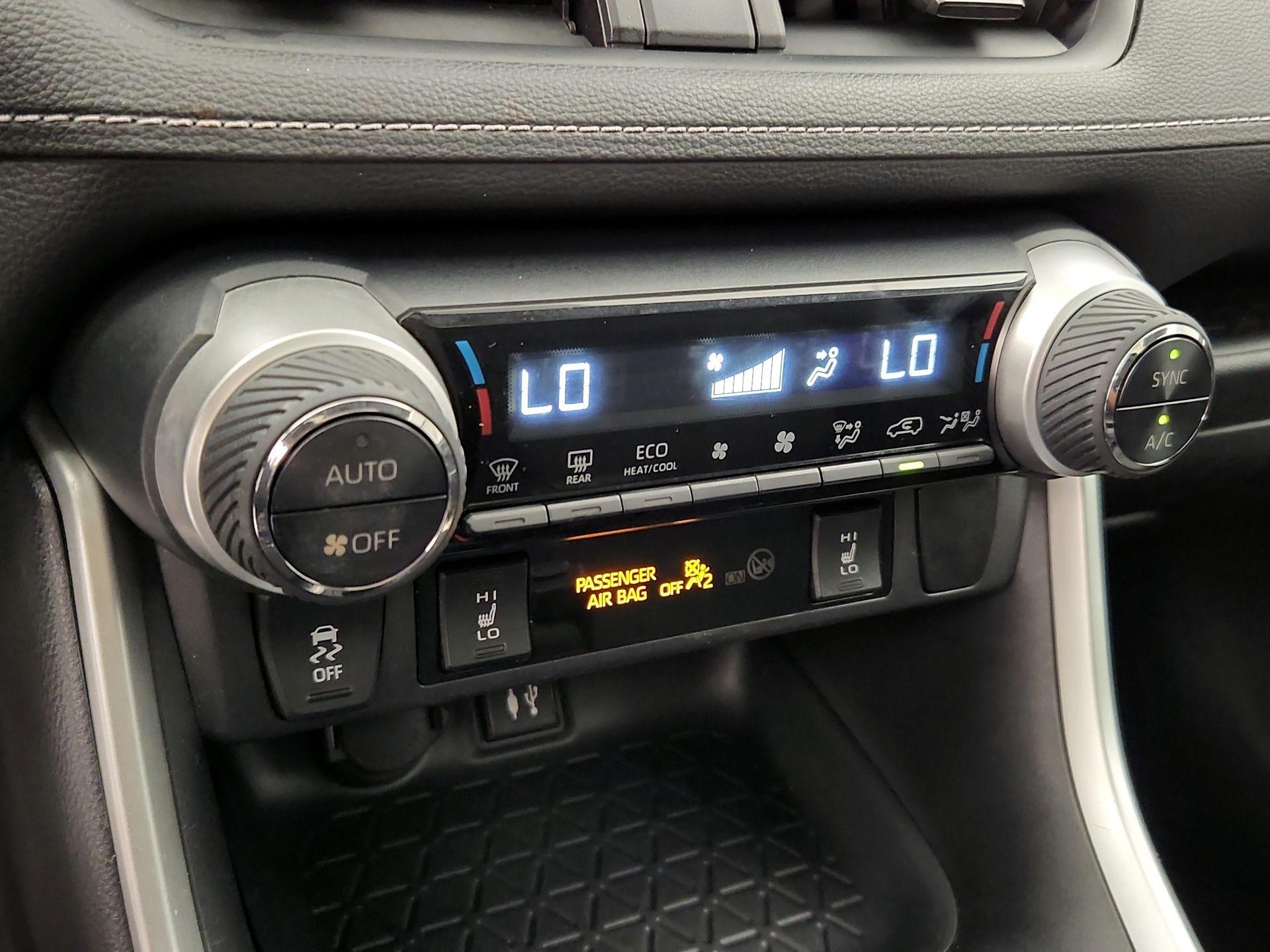 Thumbnail: 2019 Toyota RAV4 - 16