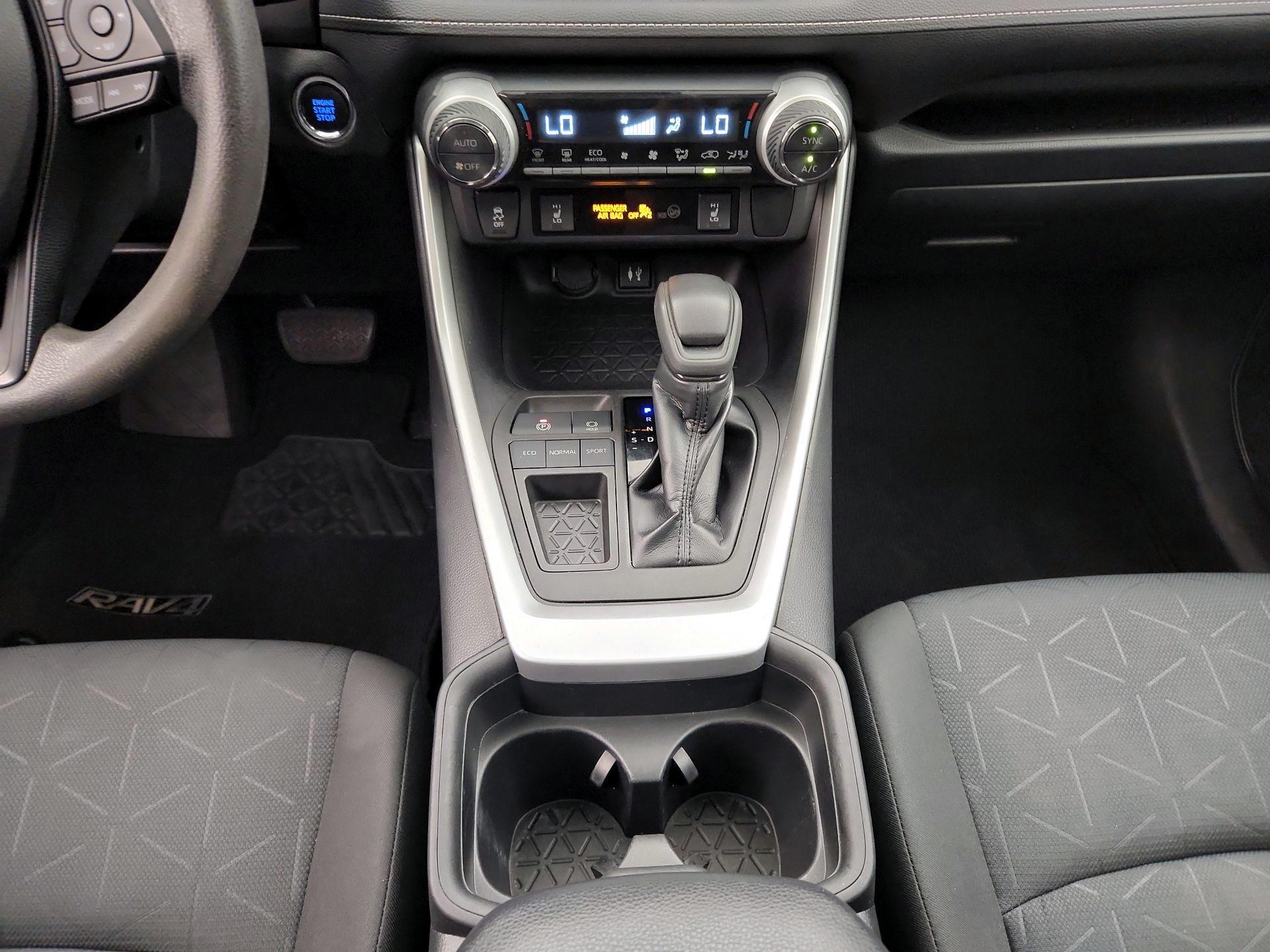 Thumbnail: 2019 Toyota RAV4 - 17