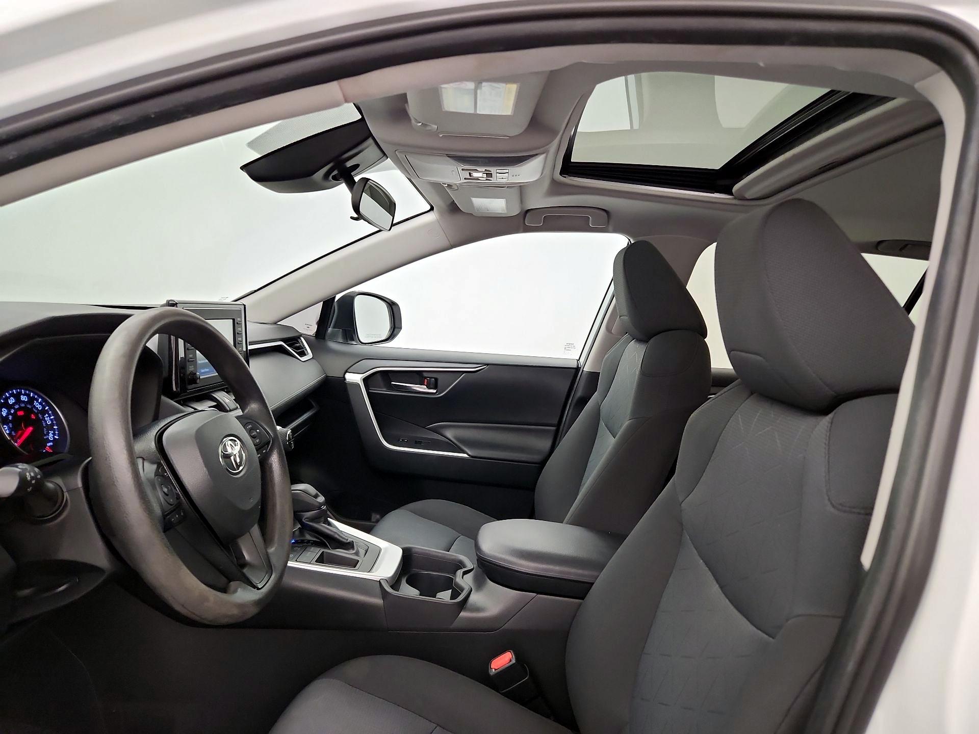 Thumbnail: 2019 Toyota RAV4 - 19