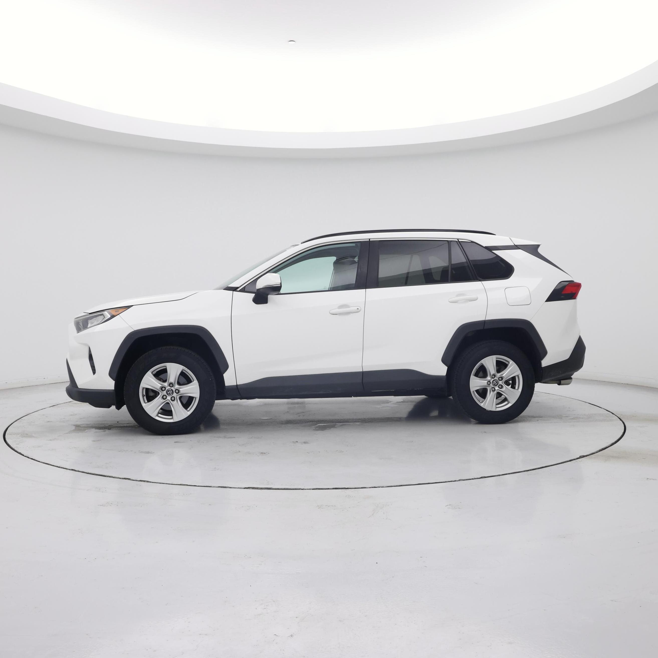 Thumbnail: 2019 Toyota RAV4 - 3