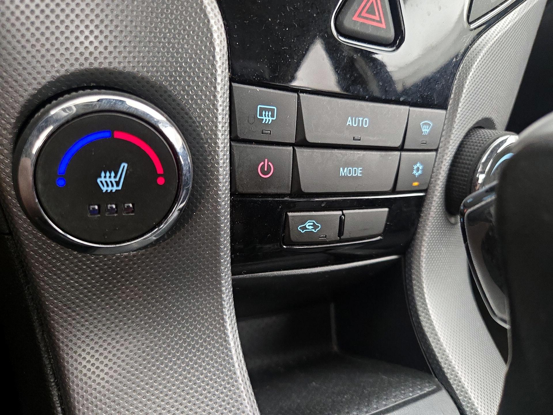 Thumbnail: 2015 Chevrolet Cruze - 16