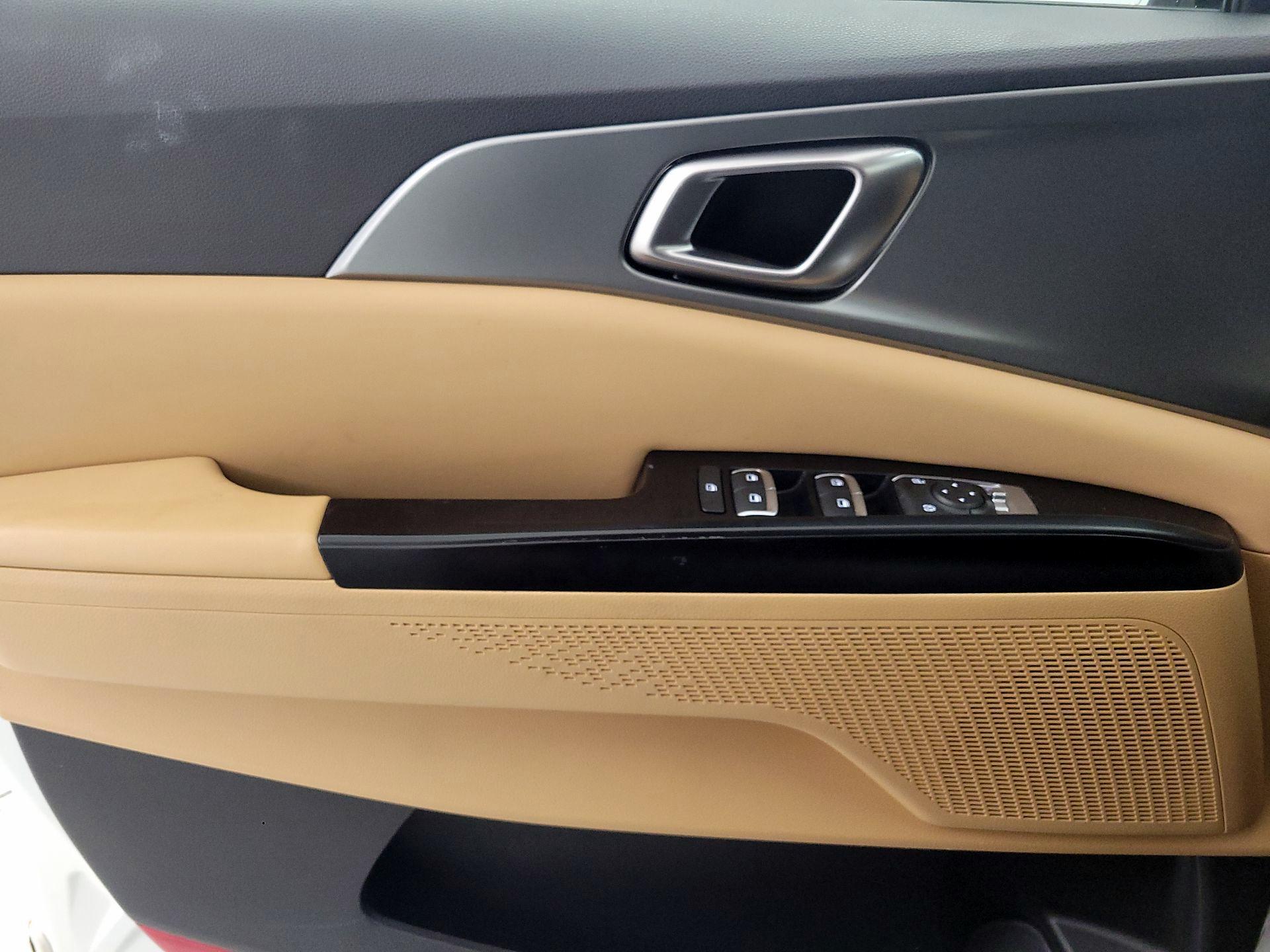 Thumbnail: 2022 Kia Carnival - 12