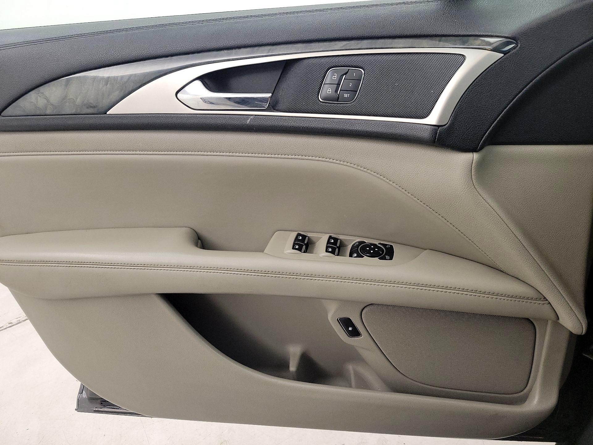 Thumbnail: 2017 Lincoln MKZ - 12