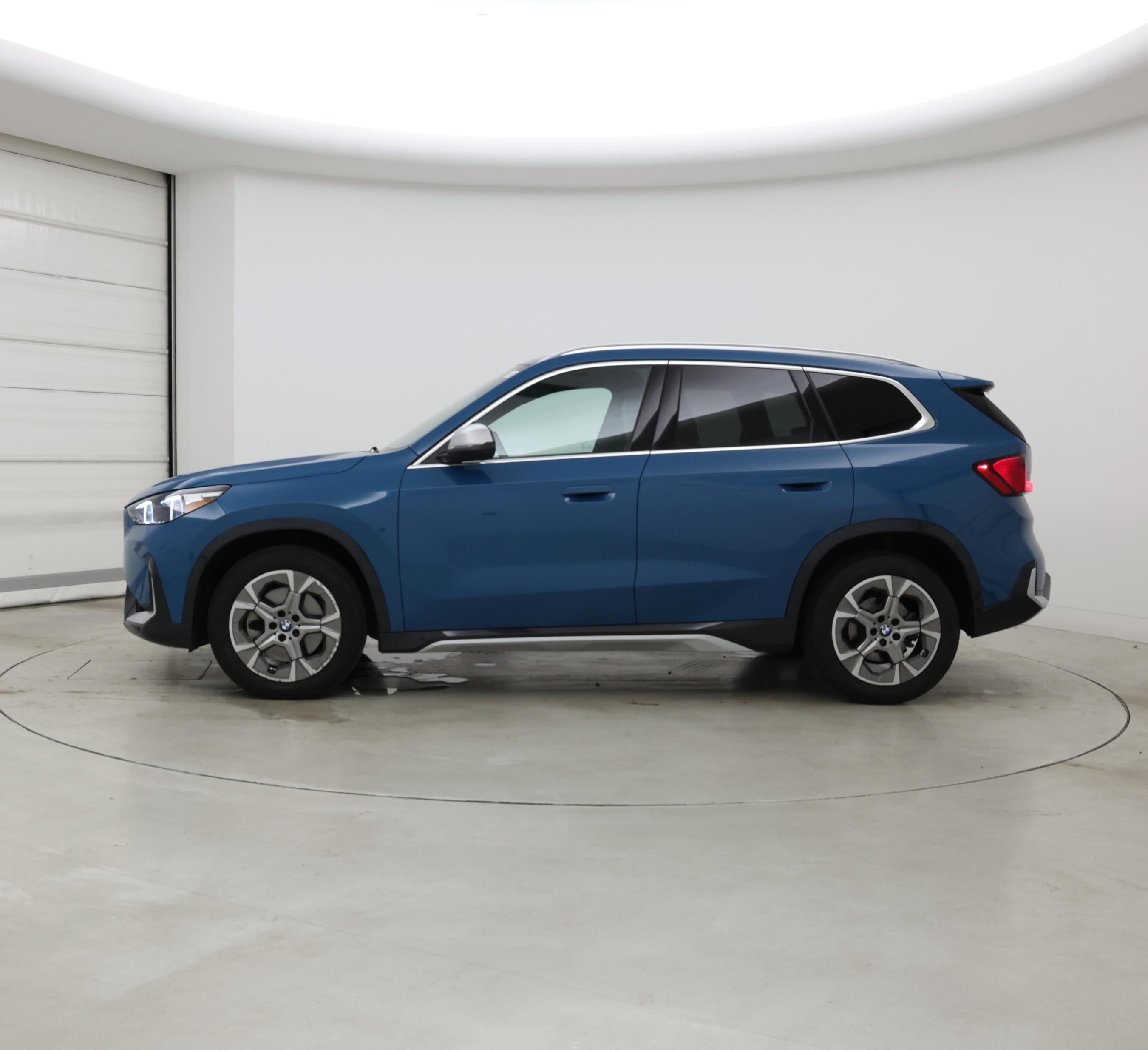 Thumbnail: 2023 BMW X1 - 3