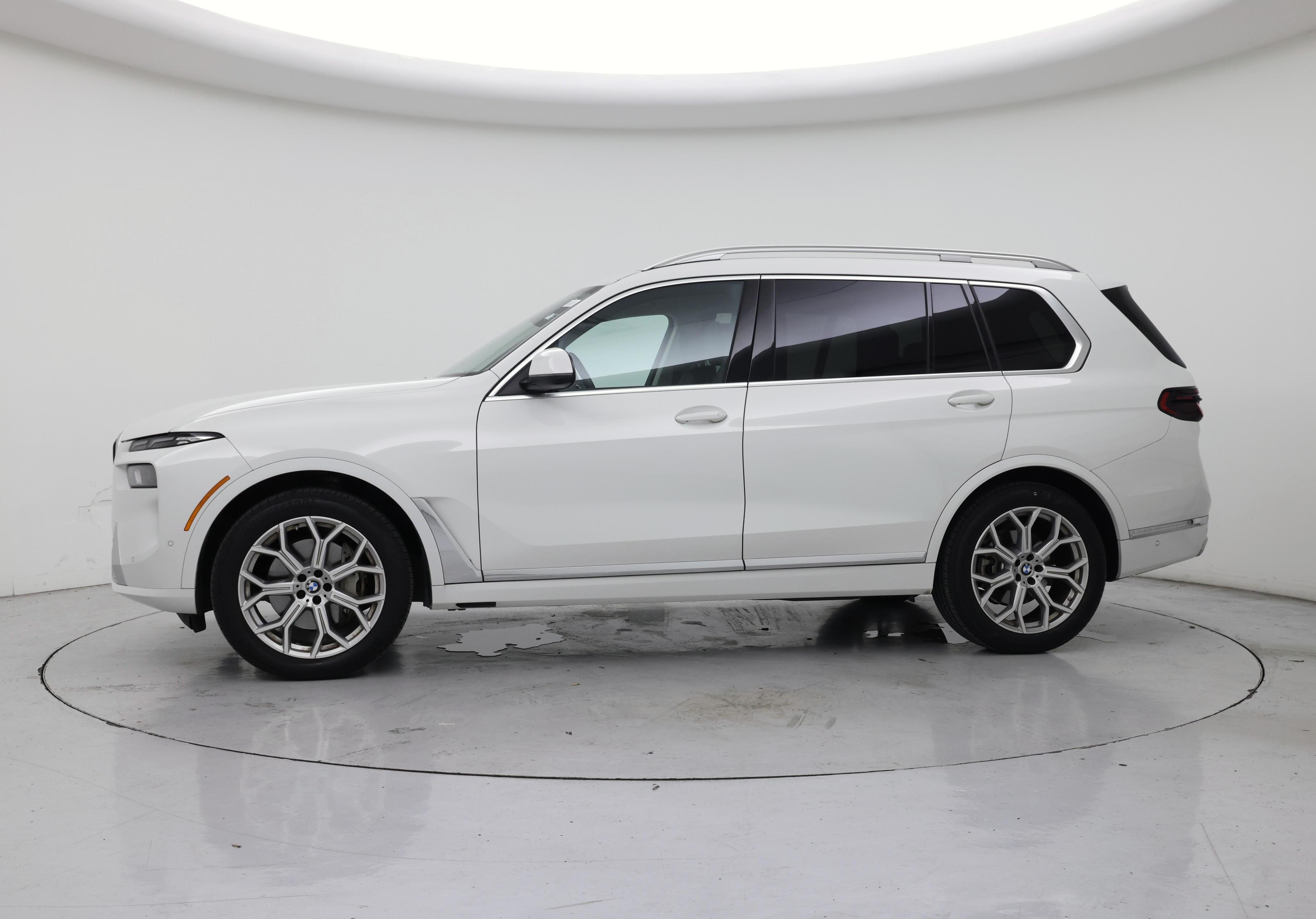 Thumbnail: 2023 BMW X7 - 3
