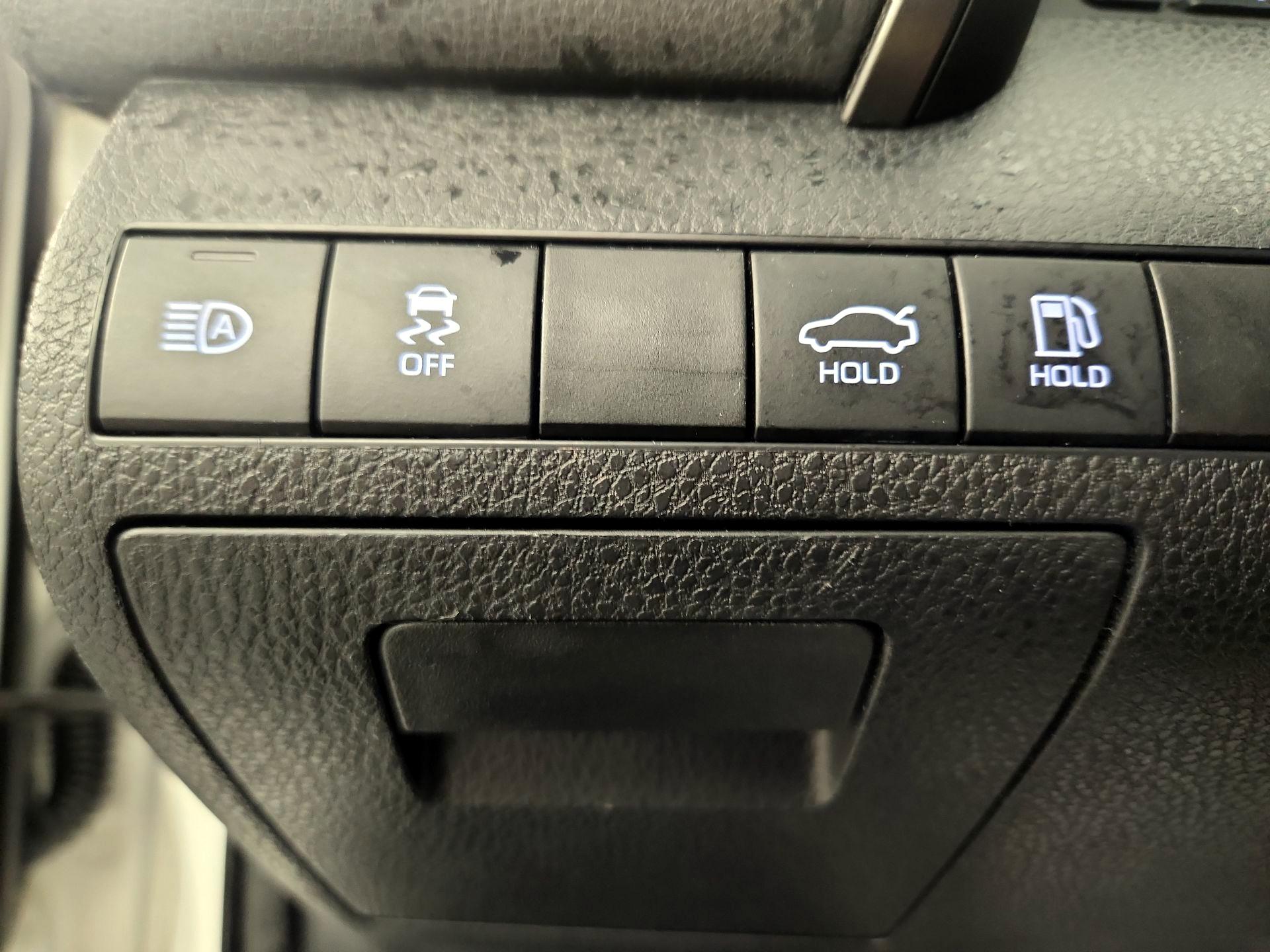 Thumbnail: 2019 Toyota Camry - 13